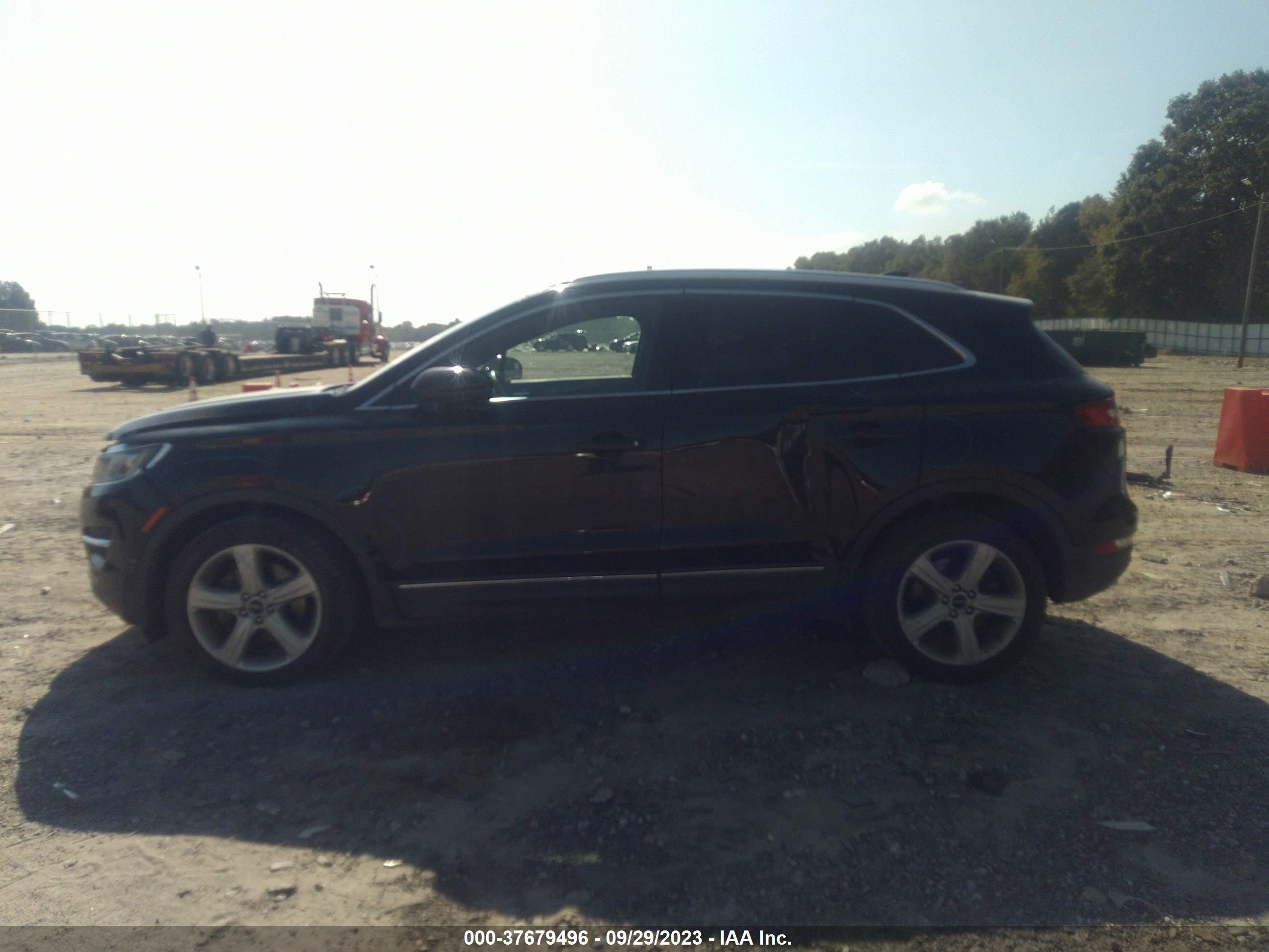 Photo 13 VIN: 5LMCJ1C9XJUL29141 - LINCOLN MKC 