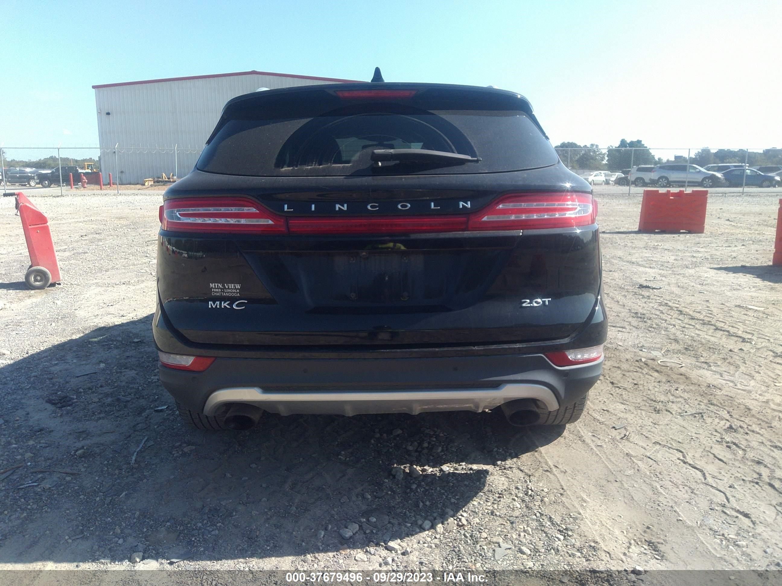 Photo 15 VIN: 5LMCJ1C9XJUL29141 - LINCOLN MKC 