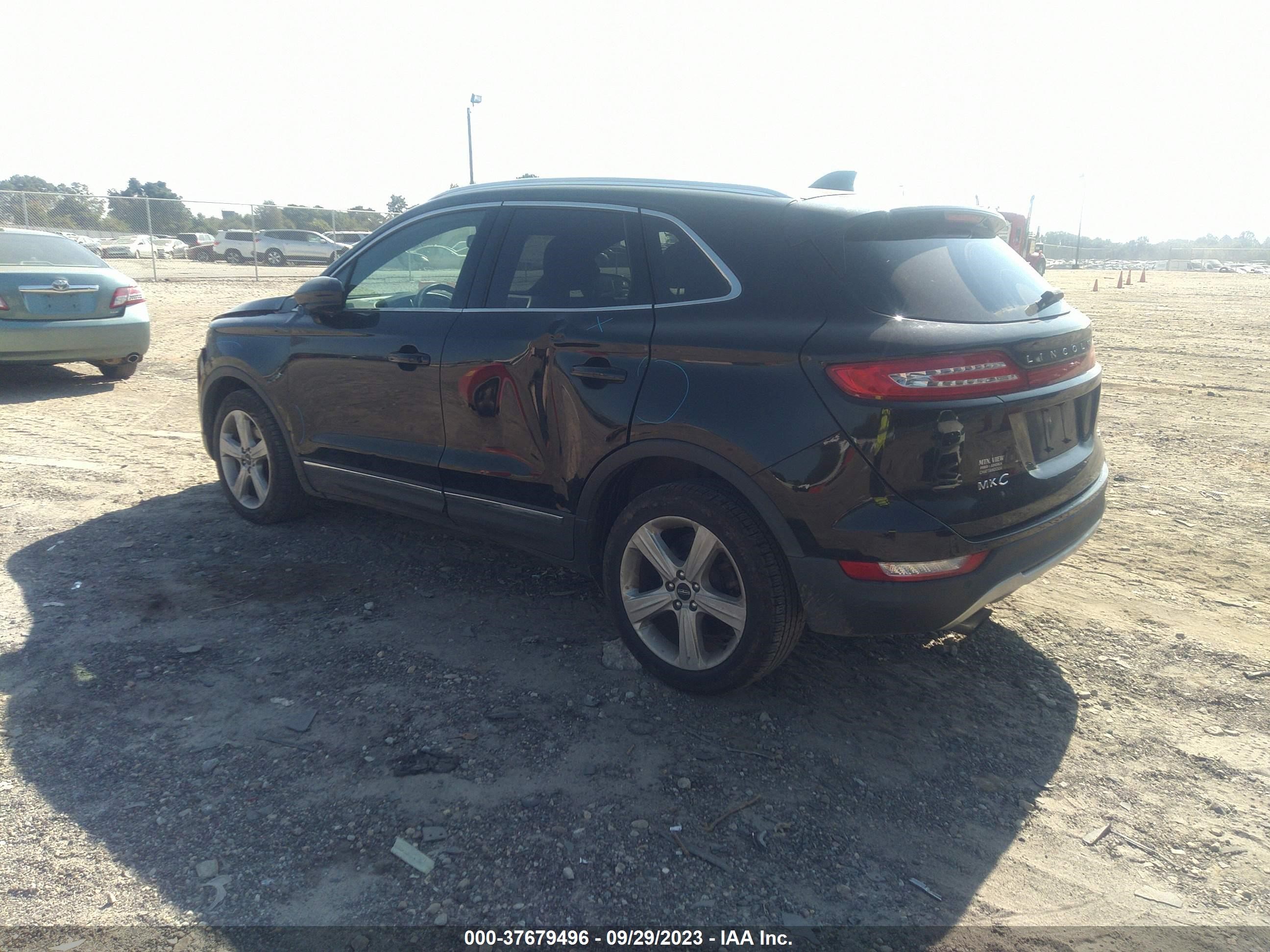 Photo 2 VIN: 5LMCJ1C9XJUL29141 - LINCOLN MKC 