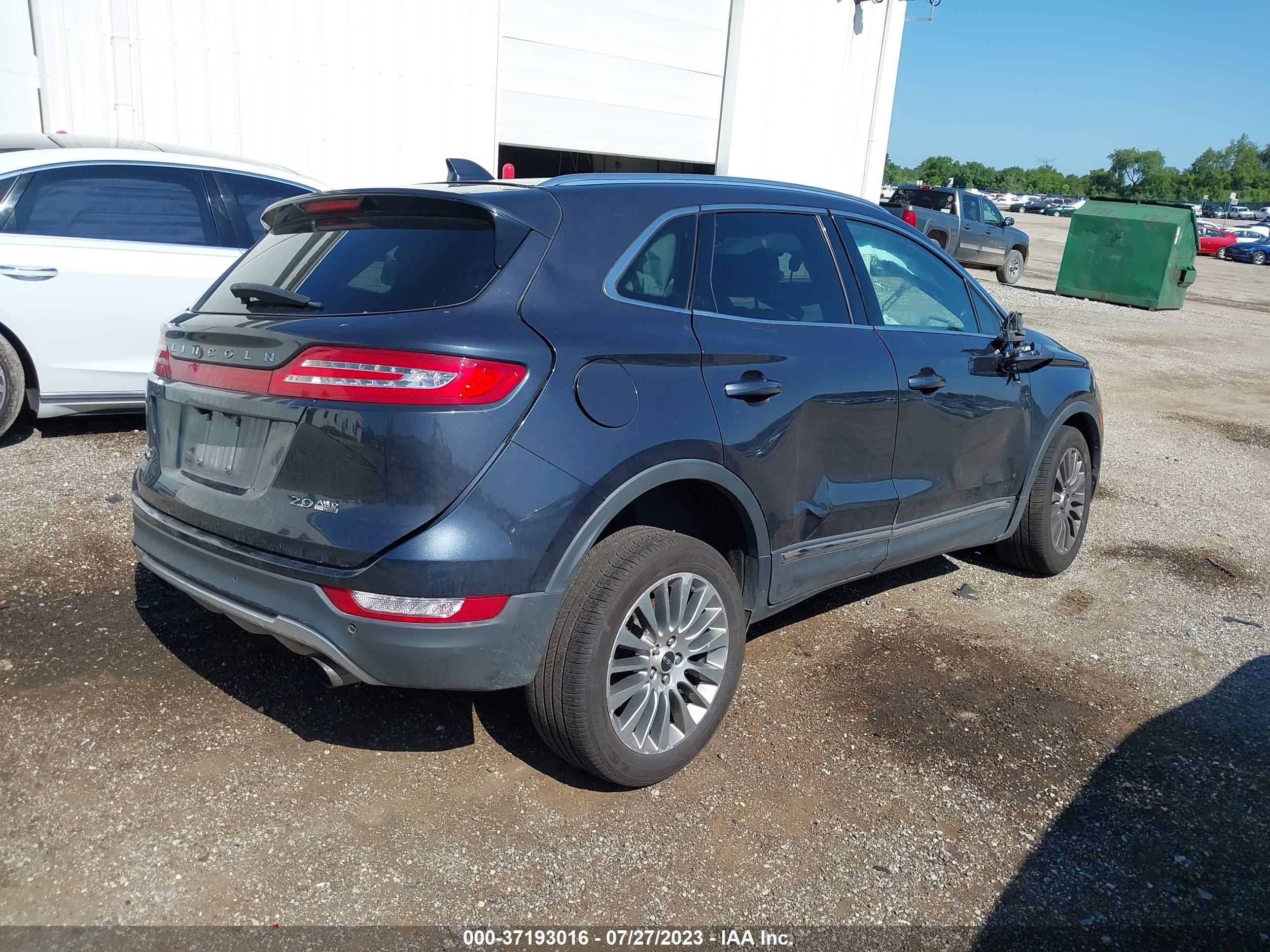 Photo 3 VIN: 5LMCJ2A91FUJ25652 - LINCOLN MKC 