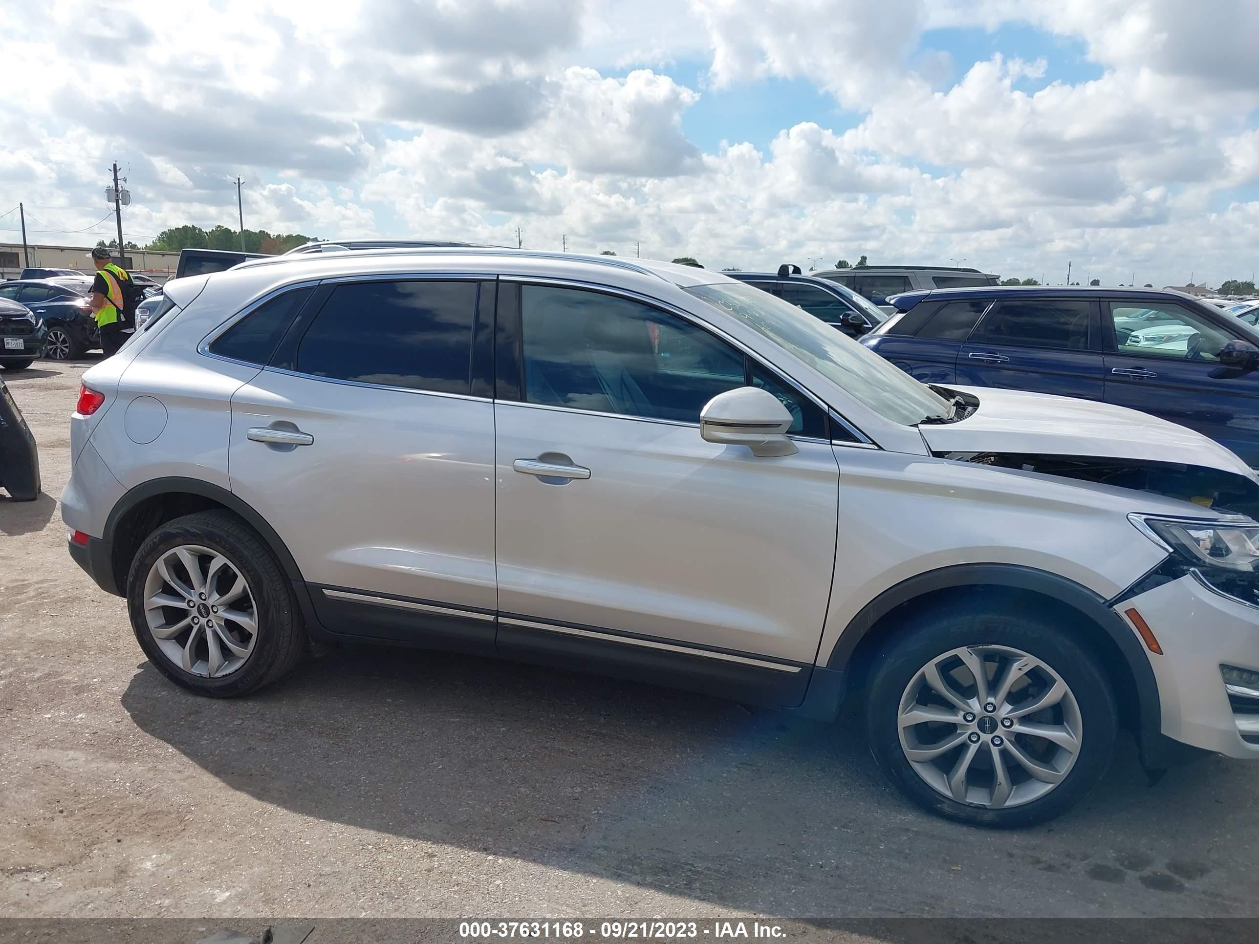 Photo 12 VIN: 5LMCJ2A96FUJ45802 - LINCOLN MKC 