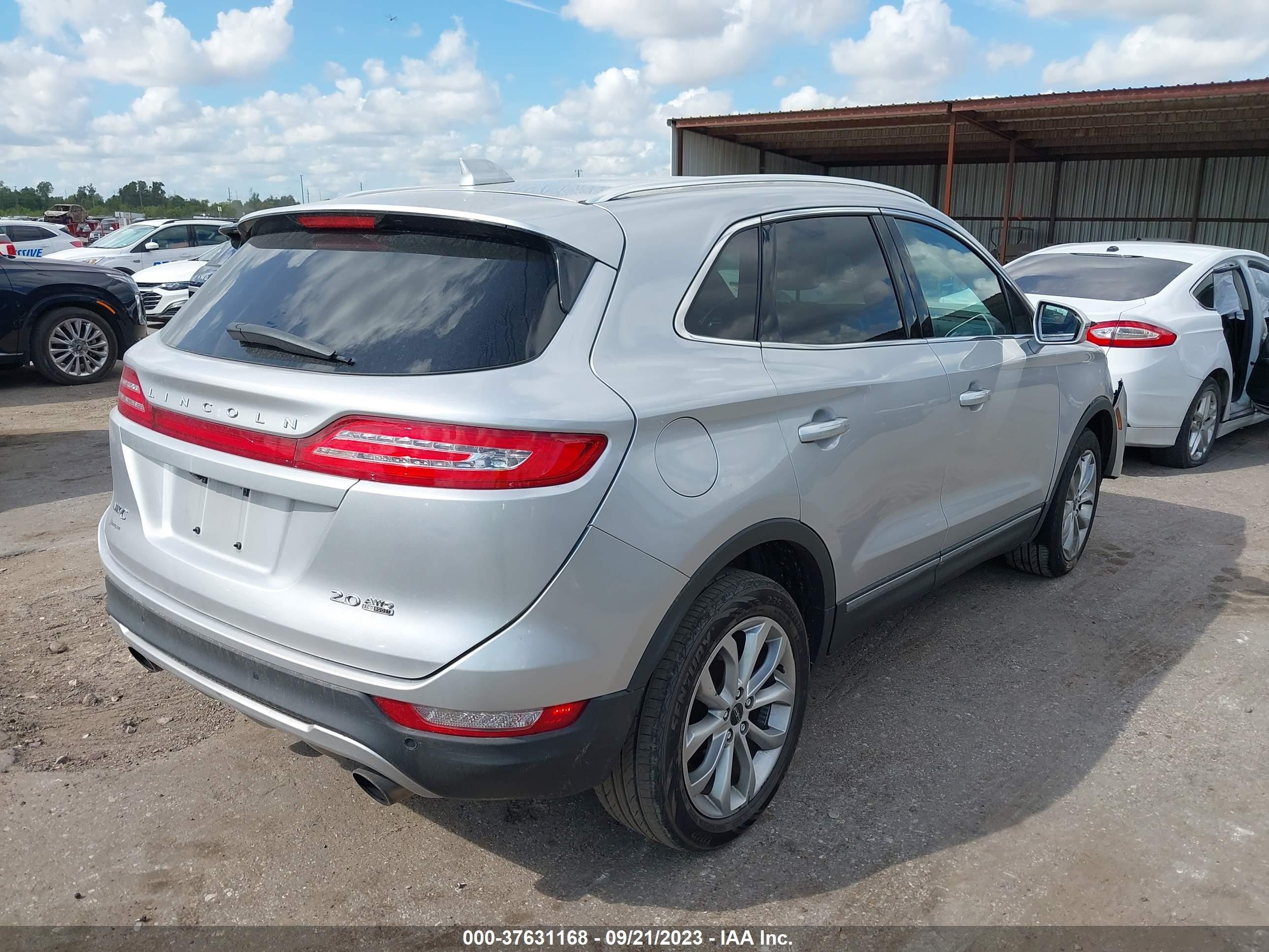 Photo 3 VIN: 5LMCJ2A96FUJ45802 - LINCOLN MKC 