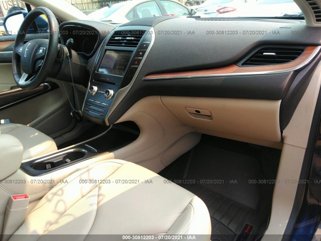 Photo 4 VIN: 5LMCJ2C90HUL49804 - LINCOLN MKC 