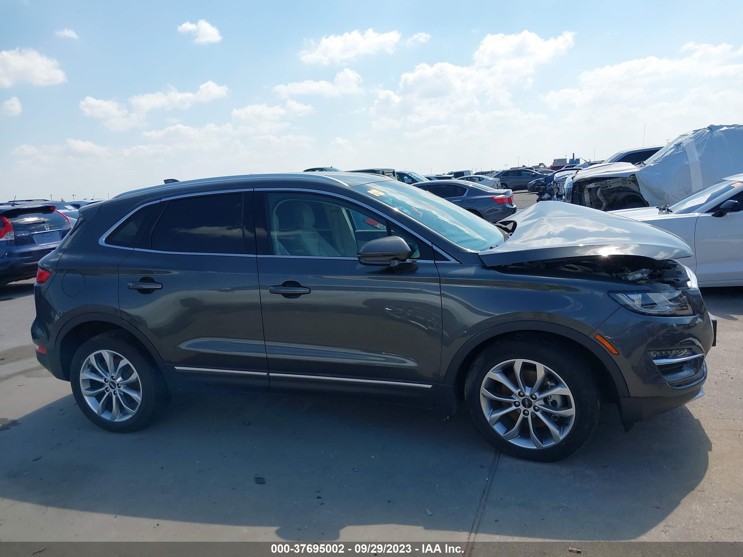 Photo 13 VIN: 5LMCJ2C91KUL37734 - LINCOLN MKC 