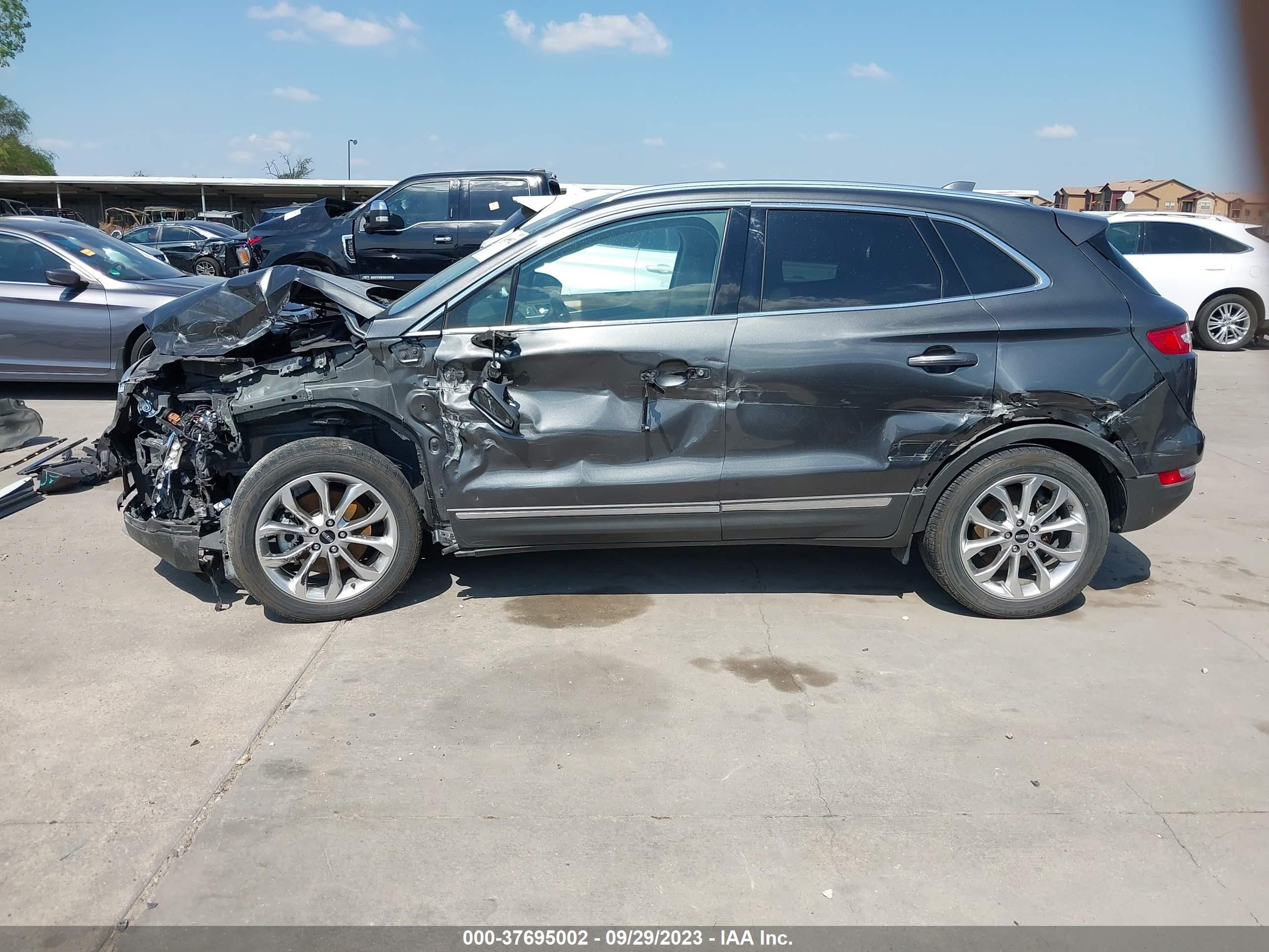 Photo 14 VIN: 5LMCJ2C91KUL37734 - LINCOLN MKC 