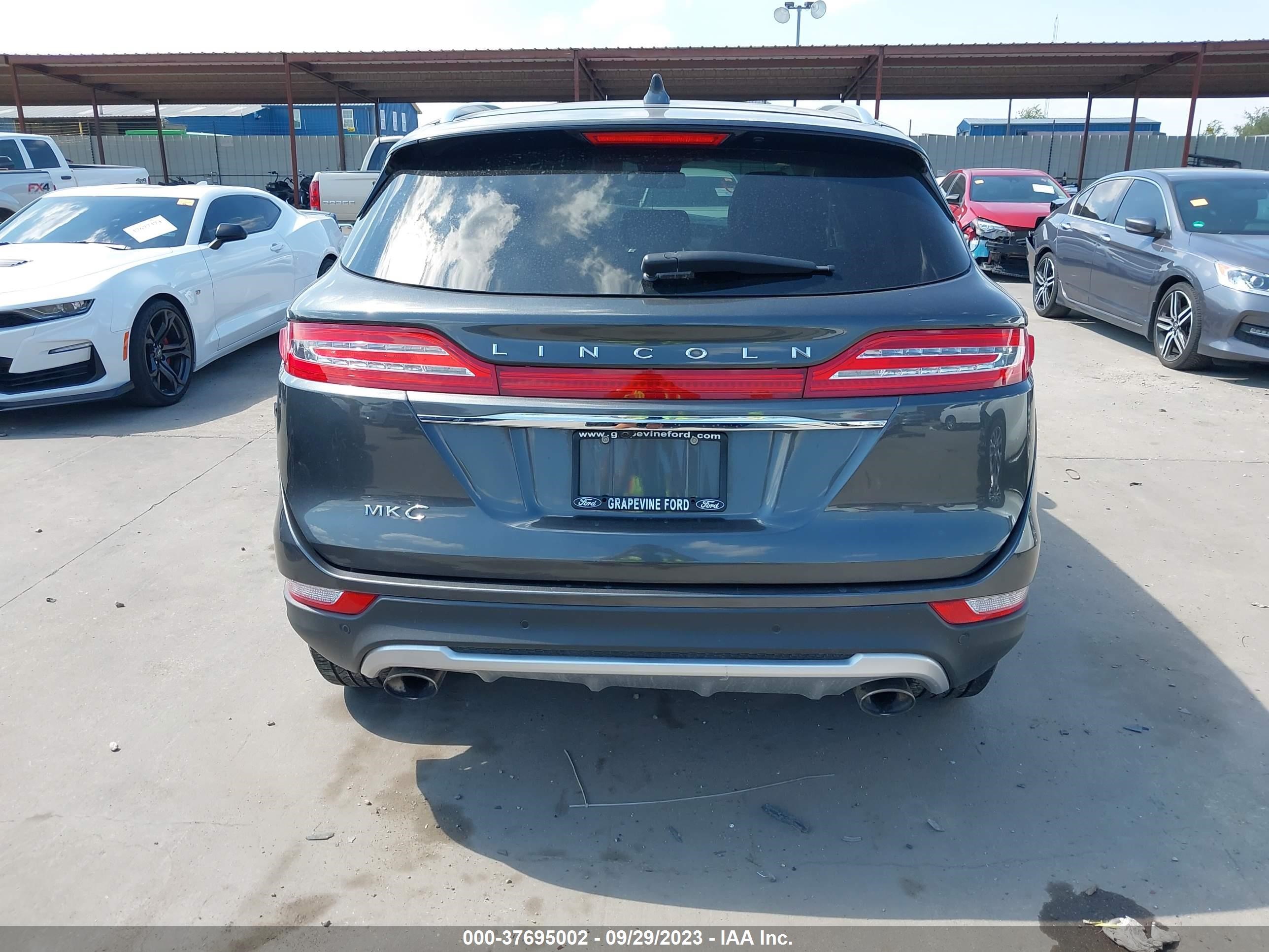 Photo 16 VIN: 5LMCJ2C91KUL37734 - LINCOLN MKC 