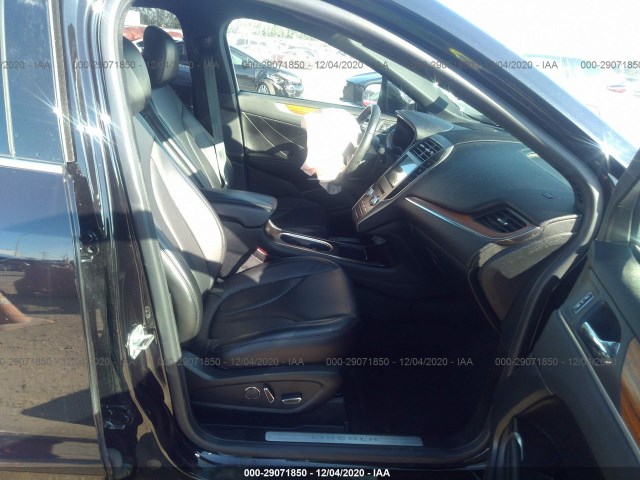 Photo 4 VIN: 5LMCJ2C91KUL51083 - LINCOLN MKC 