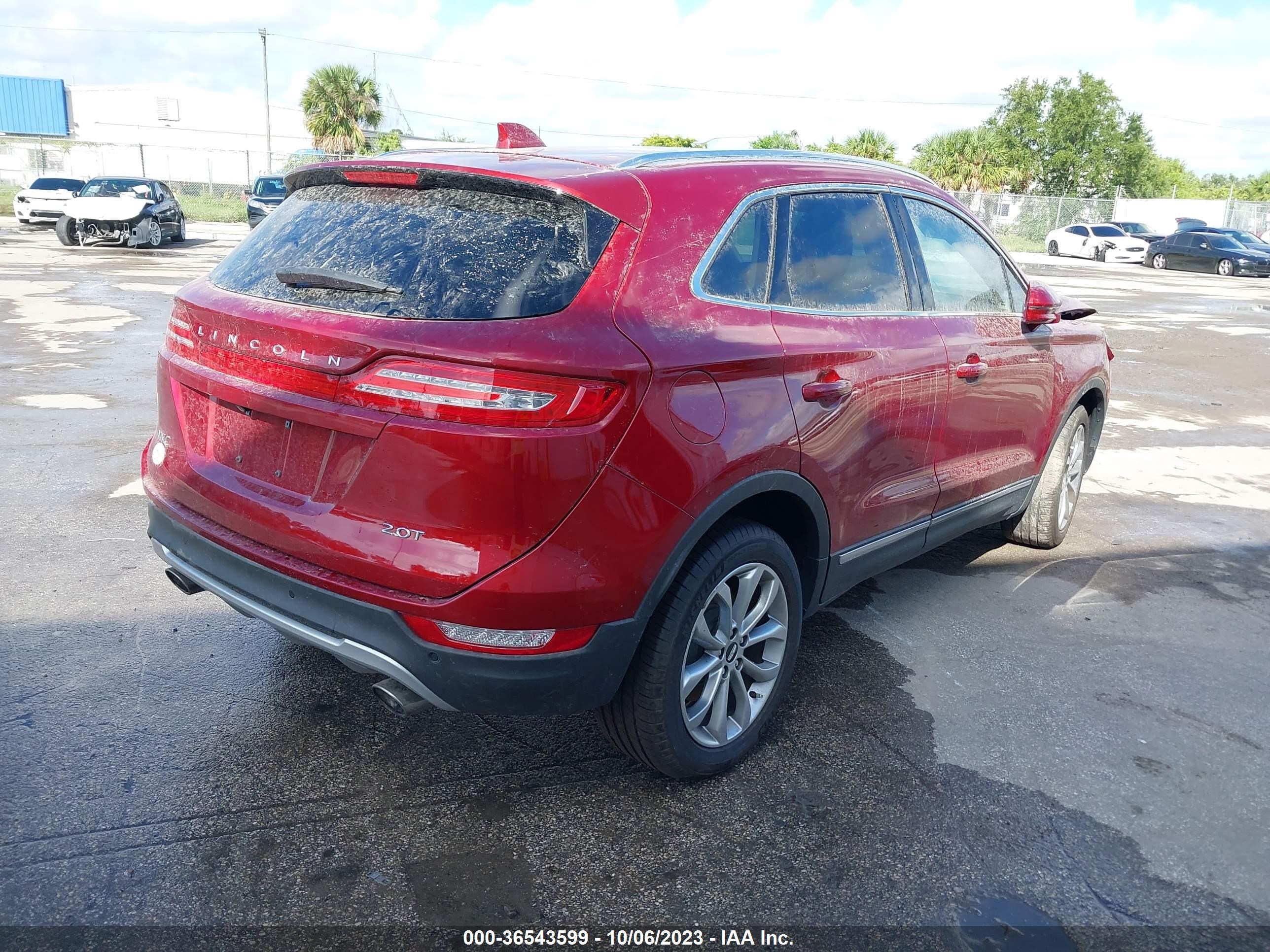 Photo 3 VIN: 5LMCJ2C93JUL32145 - LINCOLN MKC 