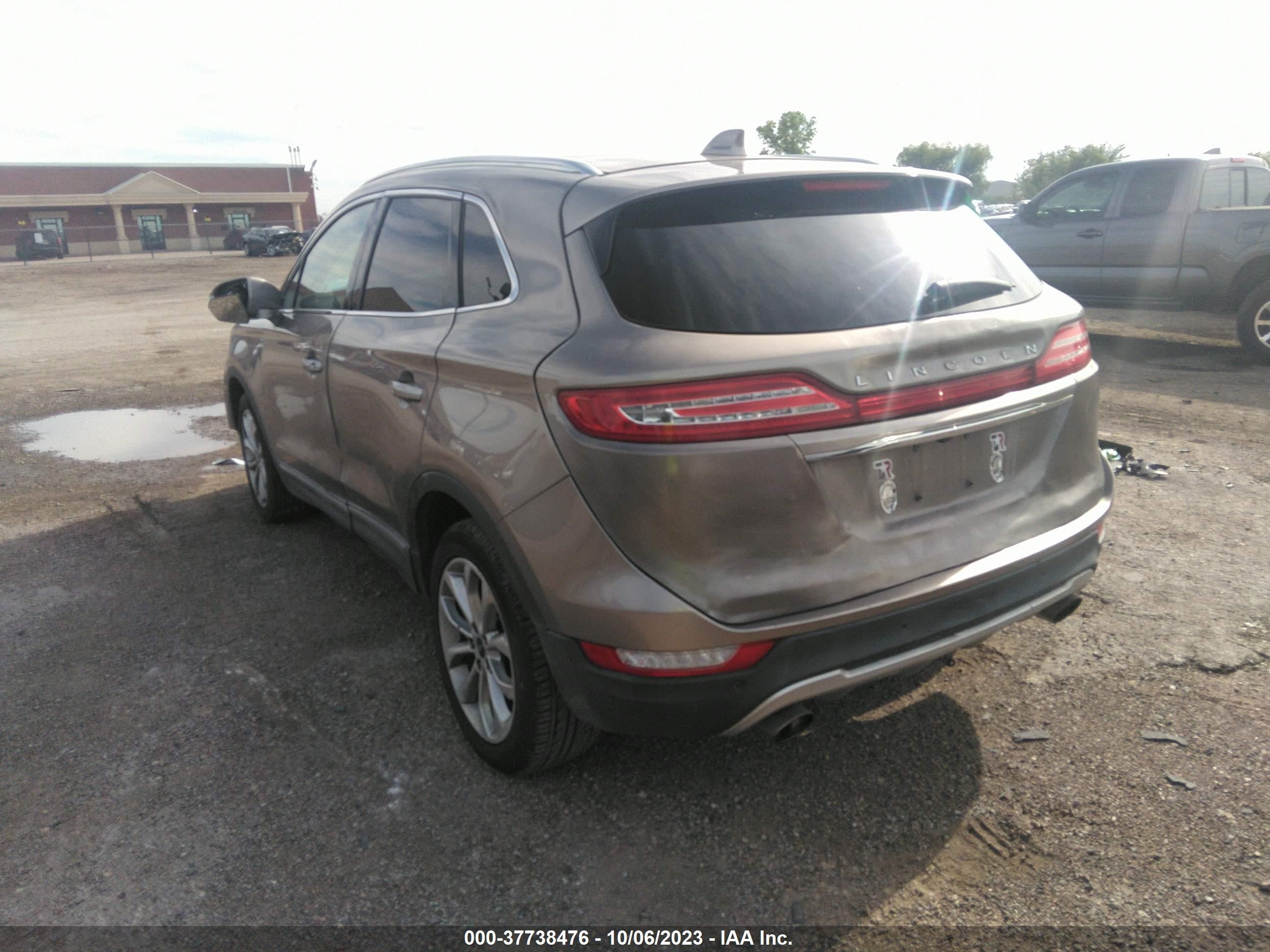 Photo 2 VIN: 5LMCJ2C93KUL42742 - LINCOLN MKC 