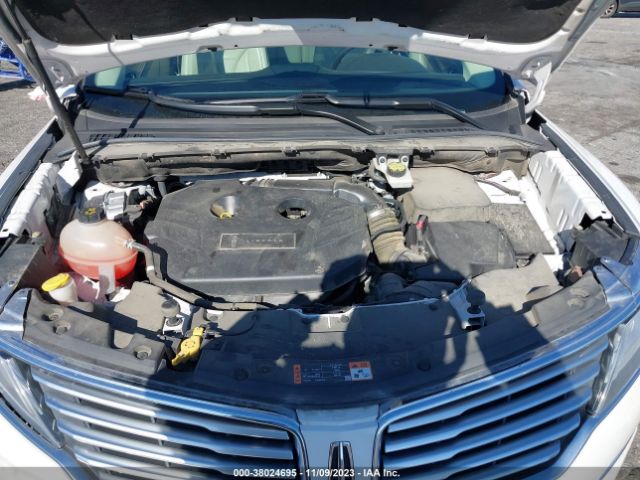 Photo 9 VIN: 5LMCJ2C9XJUL04388 - LINCOLN MKC 