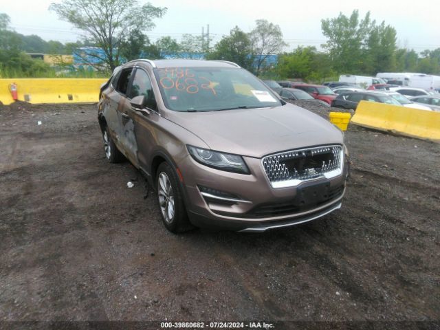 Photo 0 VIN: 5LMCJ2D91KUL17935 - LINCOLN MKC 