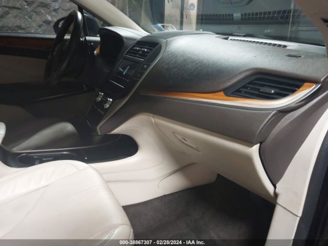 Photo 4 VIN: 5LMCJ2D93HUL68104 - LINCOLN MKC 