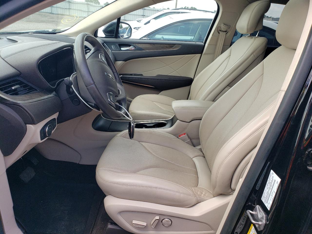 Photo 6 VIN: 5LMCJ3C90JUL30567 - LINCOLN MKC 