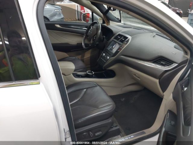 Photo 4 VIN: 5LMCJ3C90KUL26777 - LINCOLN MKC 