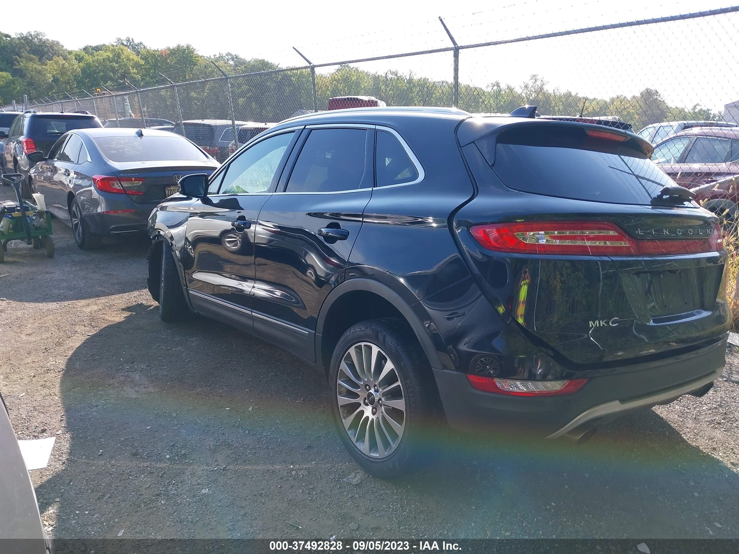 Photo 2 VIN: 5LMCJ3C92HUL61278 - LINCOLN MKC 