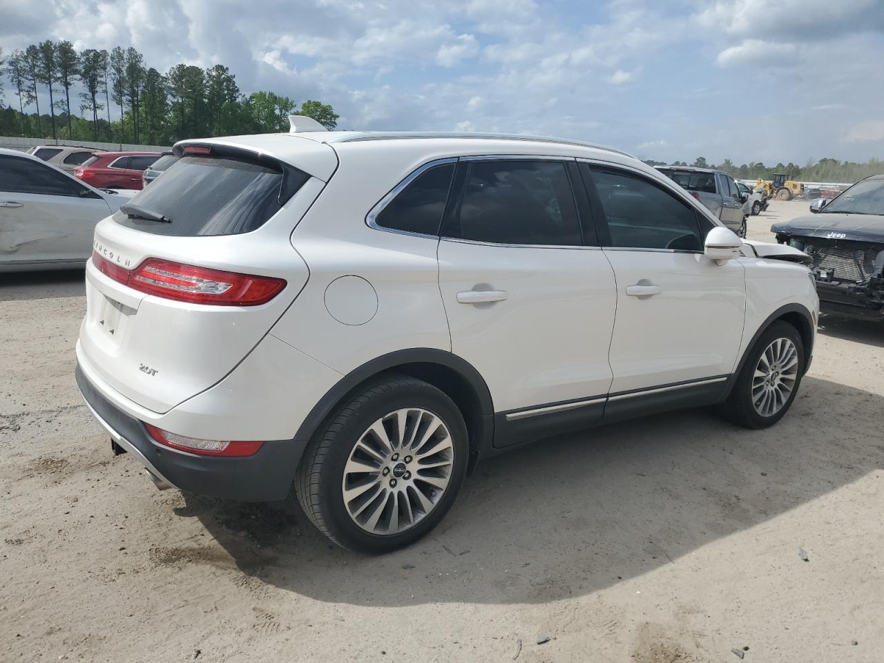 Photo 2 VIN: 5LMCJ3C94HUL54073 - LINCOLN MKC 