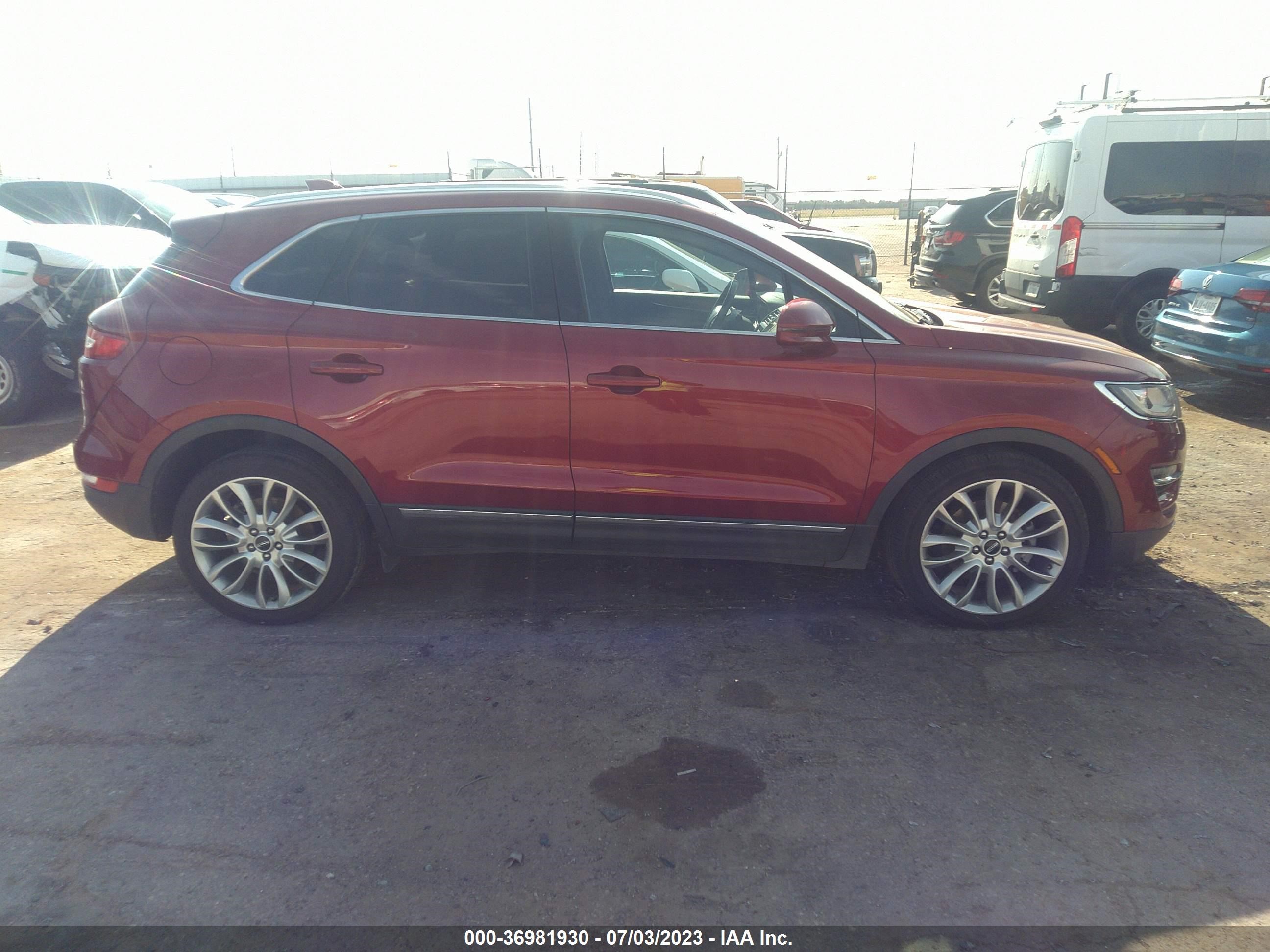 Photo 12 VIN: 5LMCJ3C95HUL45012 - LINCOLN MKC 