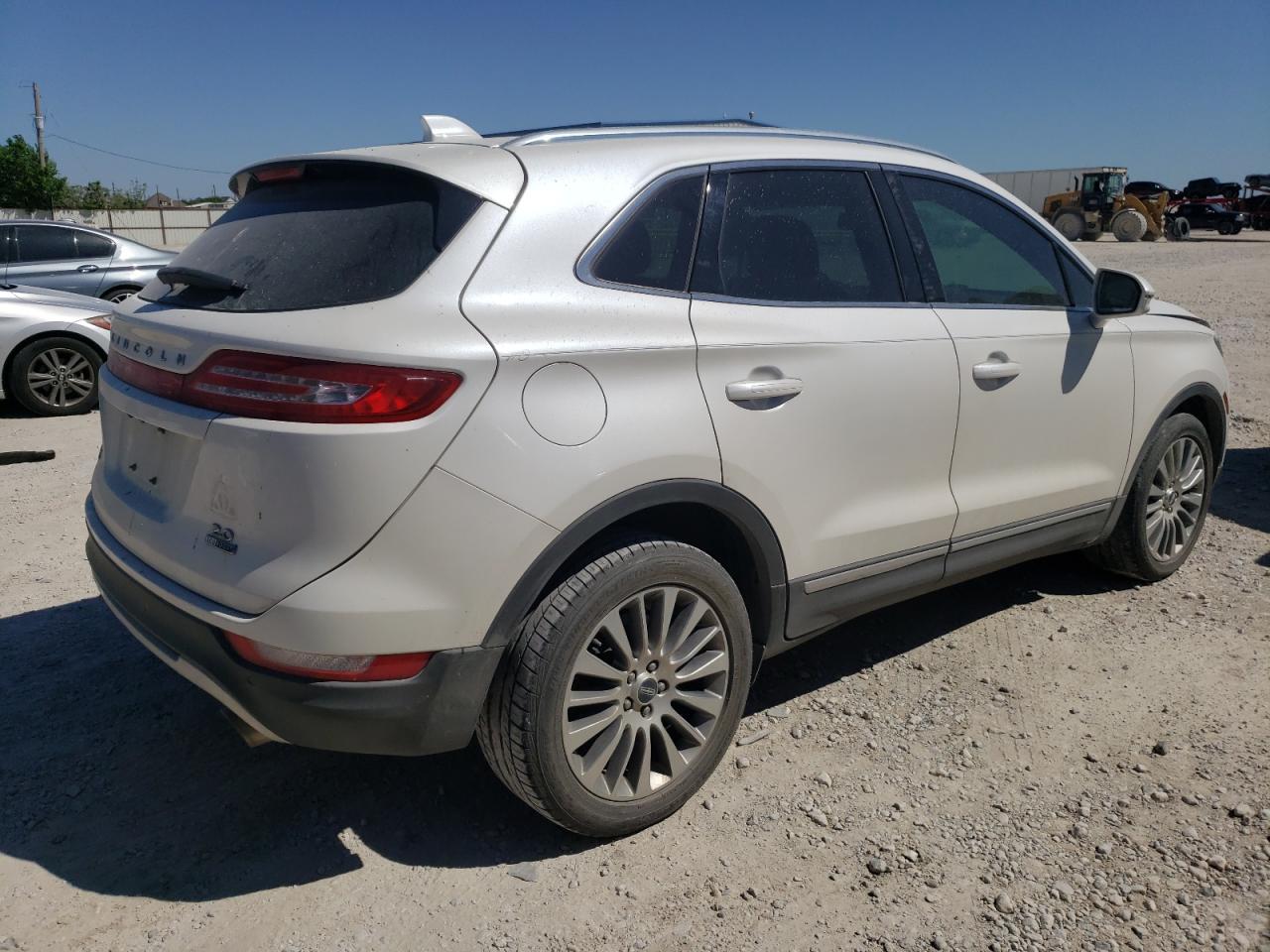 Photo 2 VIN: 5LMCJ3C96GUJ12108 - LINCOLN MKC 