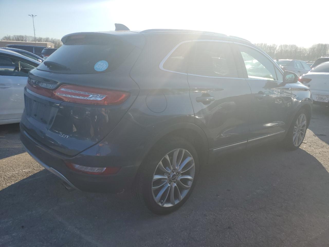 Photo 2 VIN: 5LMCJ3C9XJUL20368 - LINCOLN MKC 