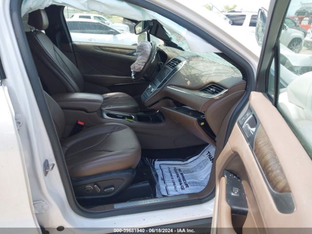 Photo 4 VIN: 5LMCJ3D90HUL16533 - LINCOLN MKC 