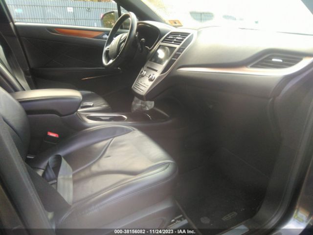 Photo 4 VIN: 5LMCJ3D90HUL23899 - LINCOLN MKC 