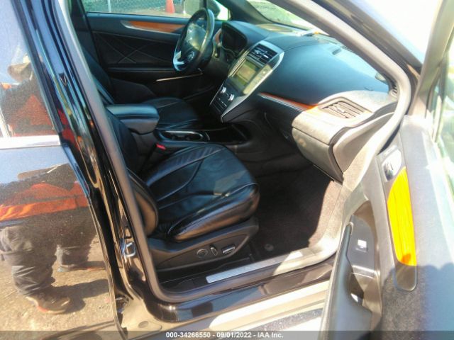 Photo 4 VIN: 5LMCJ3D90HUL62055 - LINCOLN MKC 