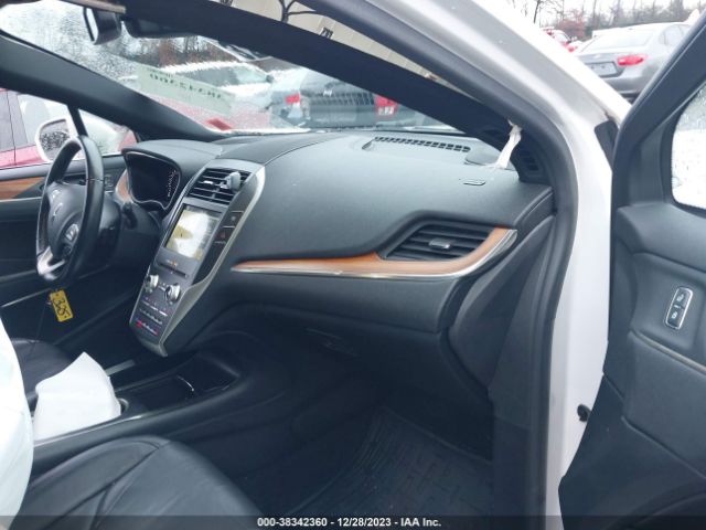 Photo 4 VIN: 5LMCJ3D90HUL68017 - LINCOLN MKC 