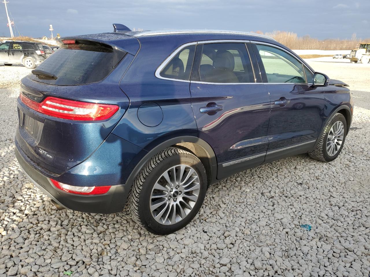 Photo 2 VIN: 5LMCJ3D91HUL45829 - LINCOLN MKC 