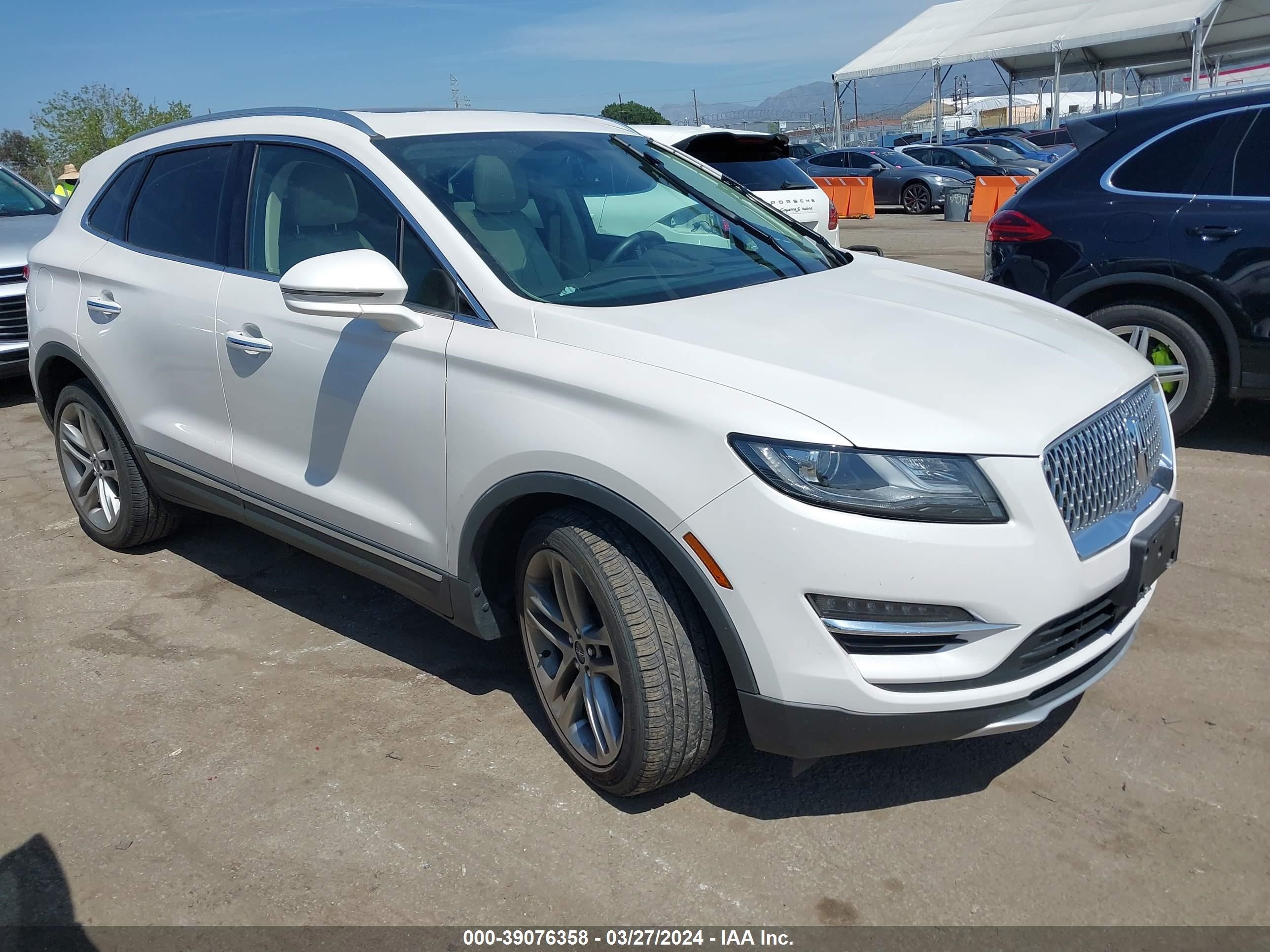 Photo 0 VIN: 5LMCJ3D92KUL53199 - LINCOLN MKC 