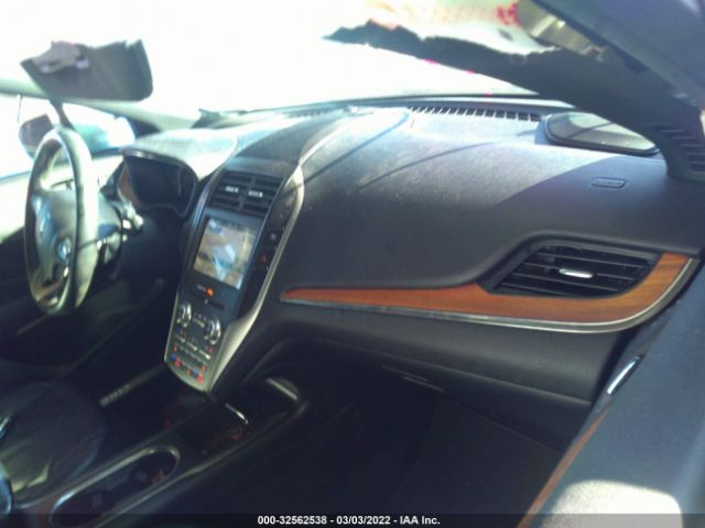 Photo 4 VIN: 5LMCJ3D96HUL35958 - LINCOLN MKC 