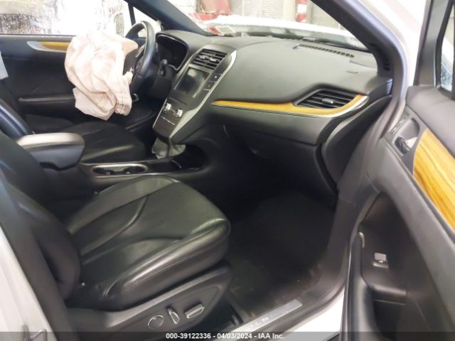 Photo 4 VIN: 5LMCJ3D97KUL43168 - LINCOLN MKC 