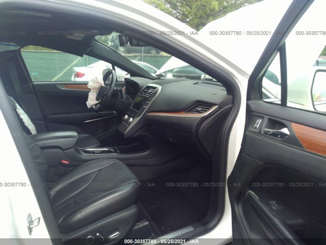 Photo 4 VIN: 5LMCJ3D99HUL55119 - LINCOLN MKC 