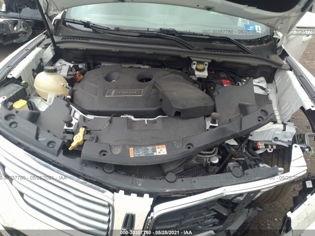 Photo 9 VIN: 5LMCJ3D99HUL55119 - LINCOLN MKC 