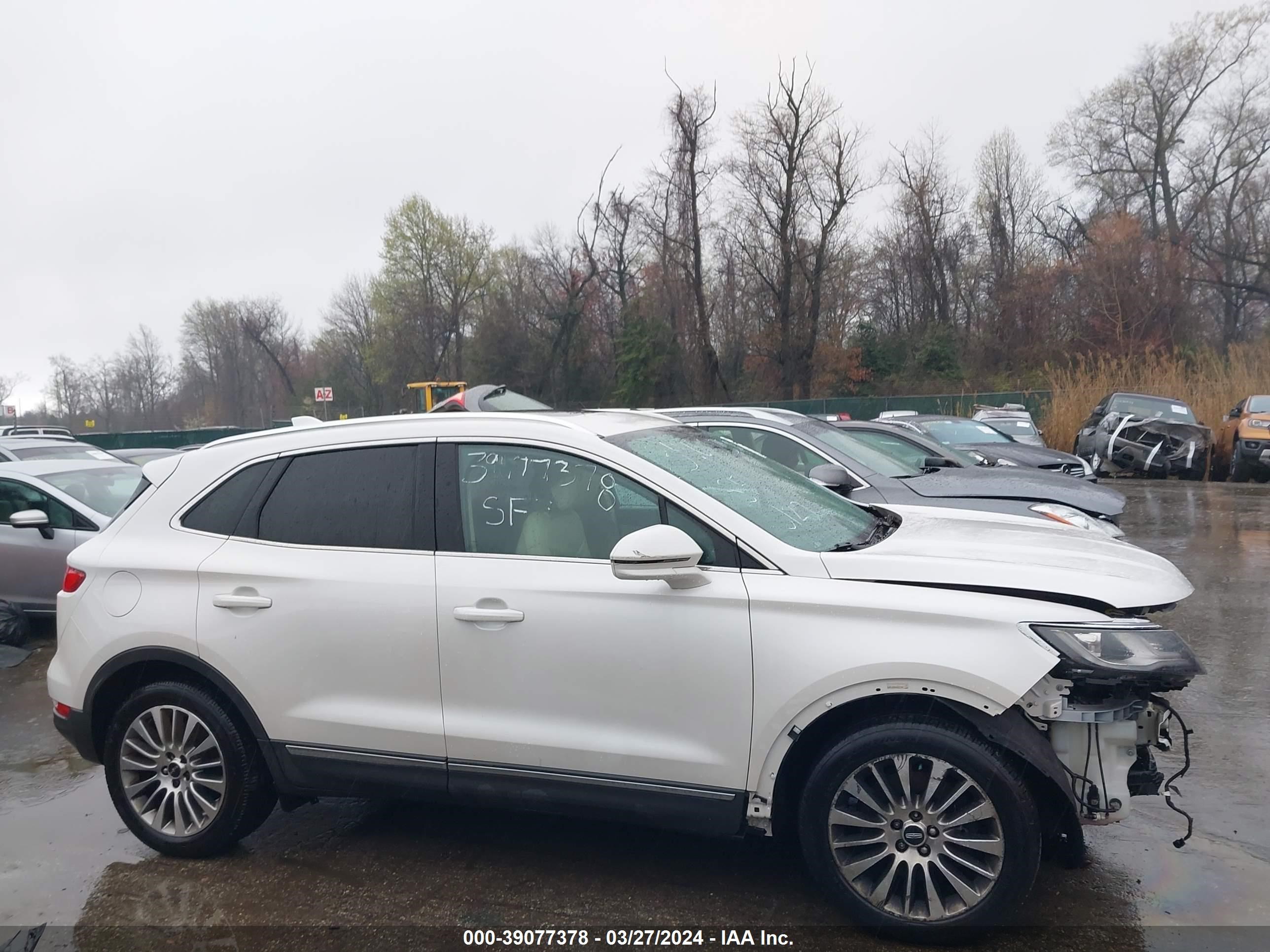 Photo 13 VIN: 5LMCJ3D9XHUL01764 - LINCOLN MKC 