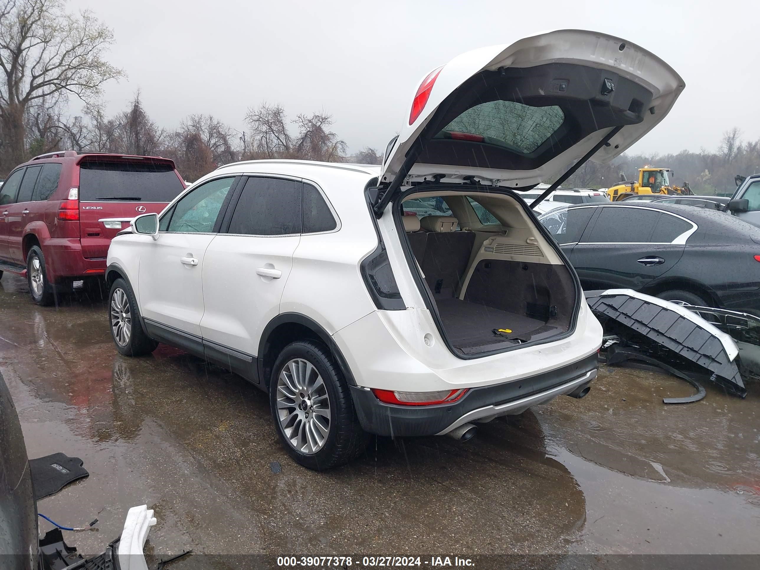 Photo 2 VIN: 5LMCJ3D9XHUL01764 - LINCOLN MKC 