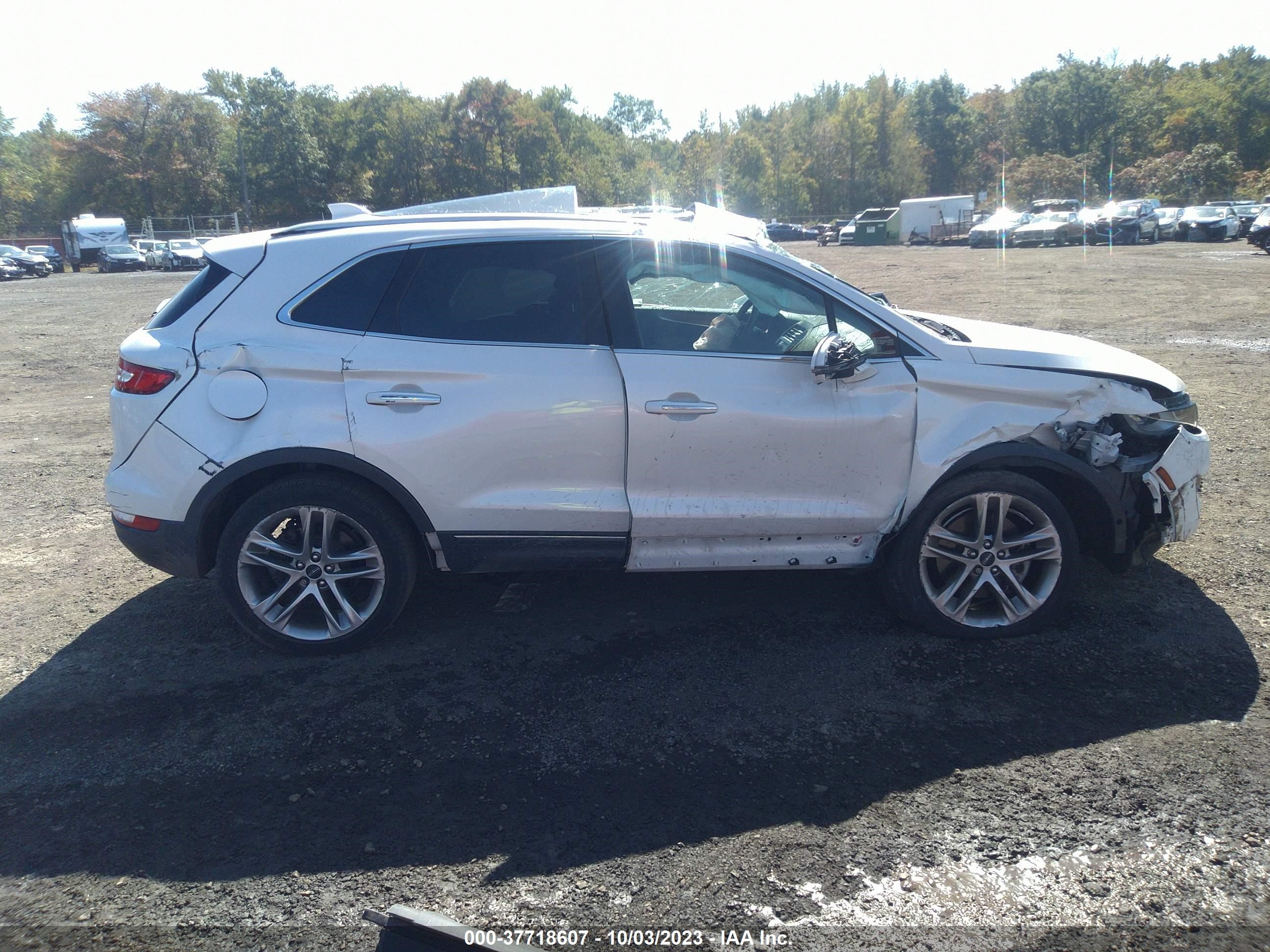 Photo 12 VIN: 5LMCJ3D9XKUL22573 - LINCOLN MKC 