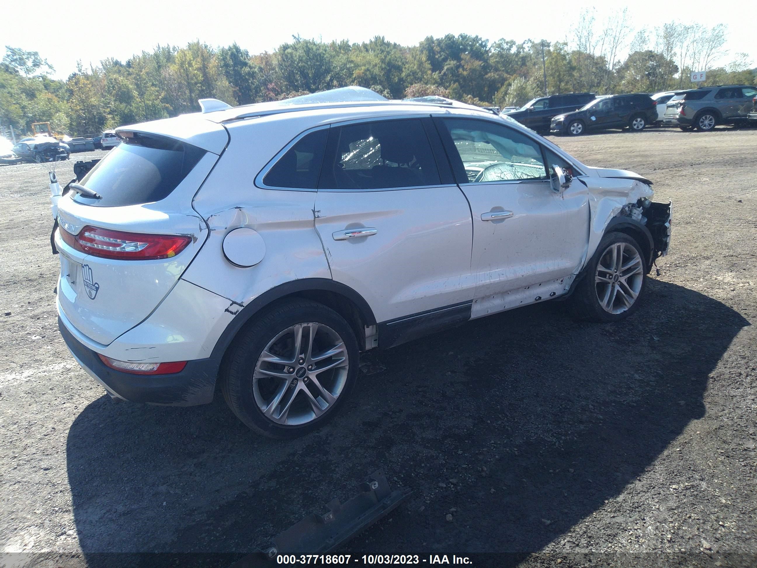 Photo 3 VIN: 5LMCJ3D9XKUL22573 - LINCOLN MKC 