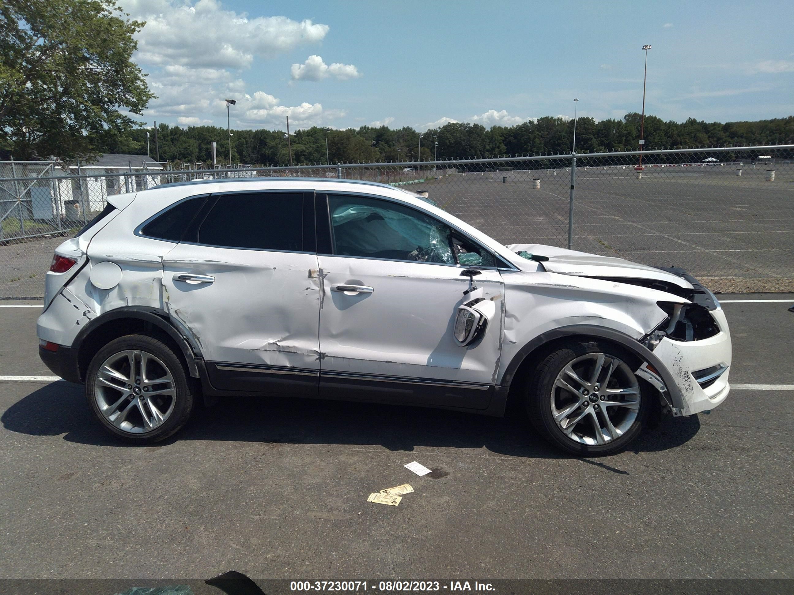 Photo 12 VIN: 5LMCJ3D9XKUL37154 - LINCOLN MKC 