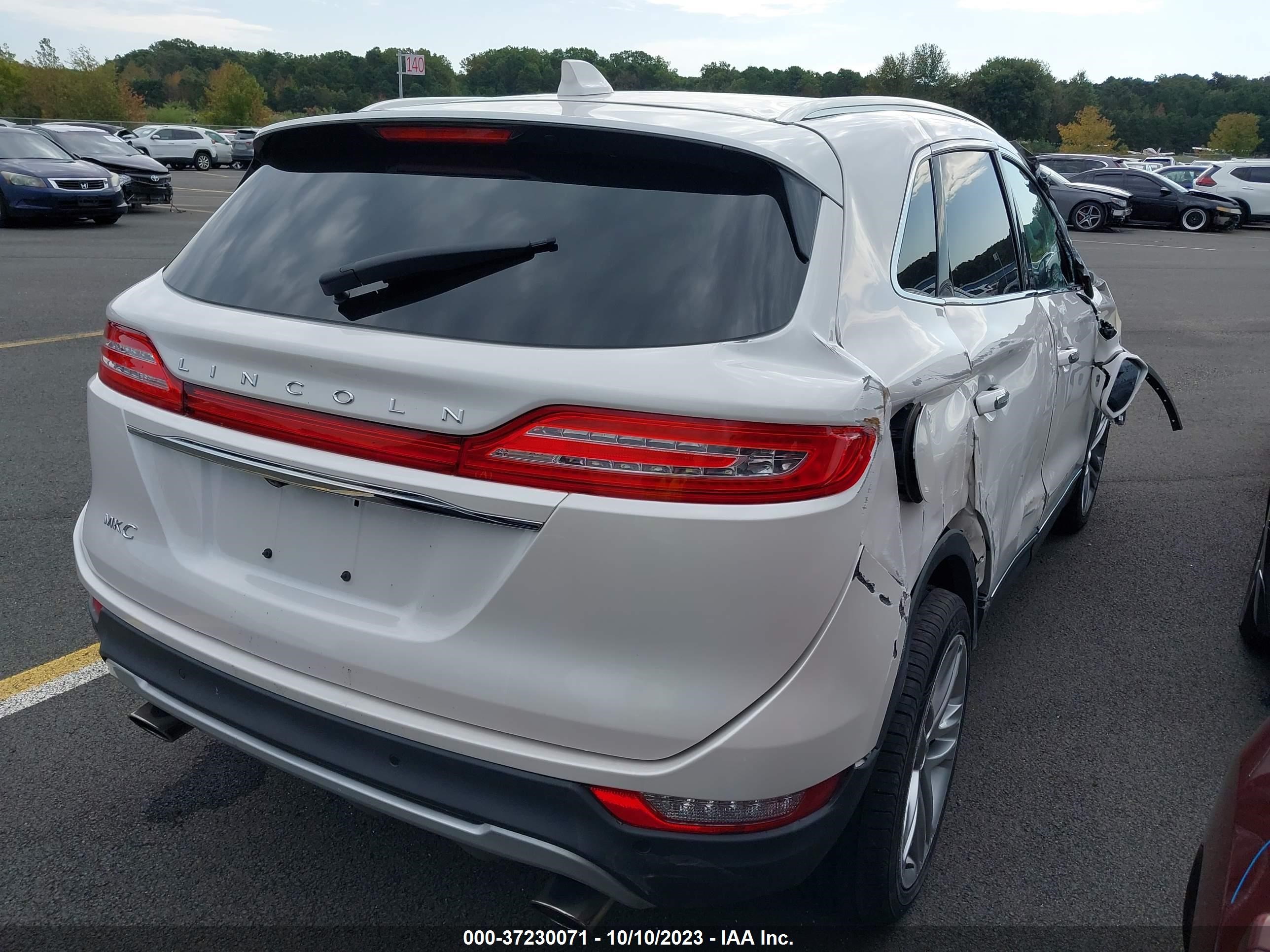 Photo 3 VIN: 5LMCJ3D9XKUL37154 - LINCOLN MKC 