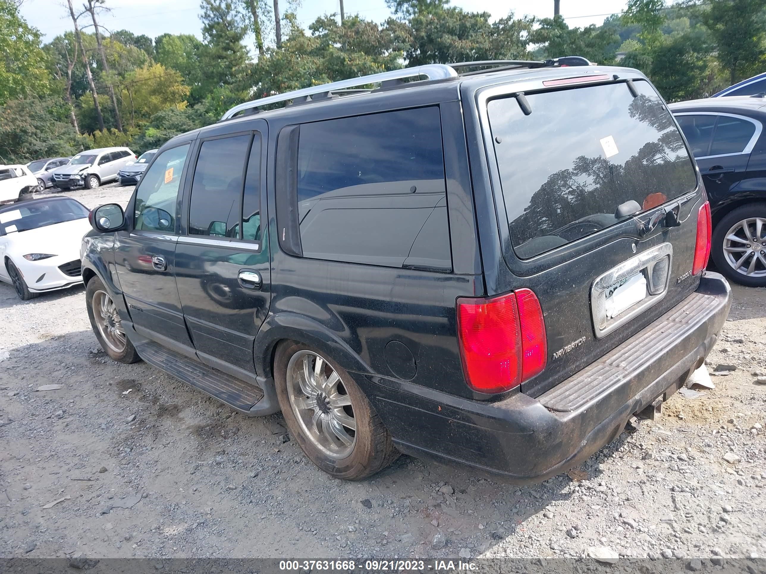 Photo 2 VIN: 5LMEU27A0YLJ25863 - LINCOLN NAVIGATOR 