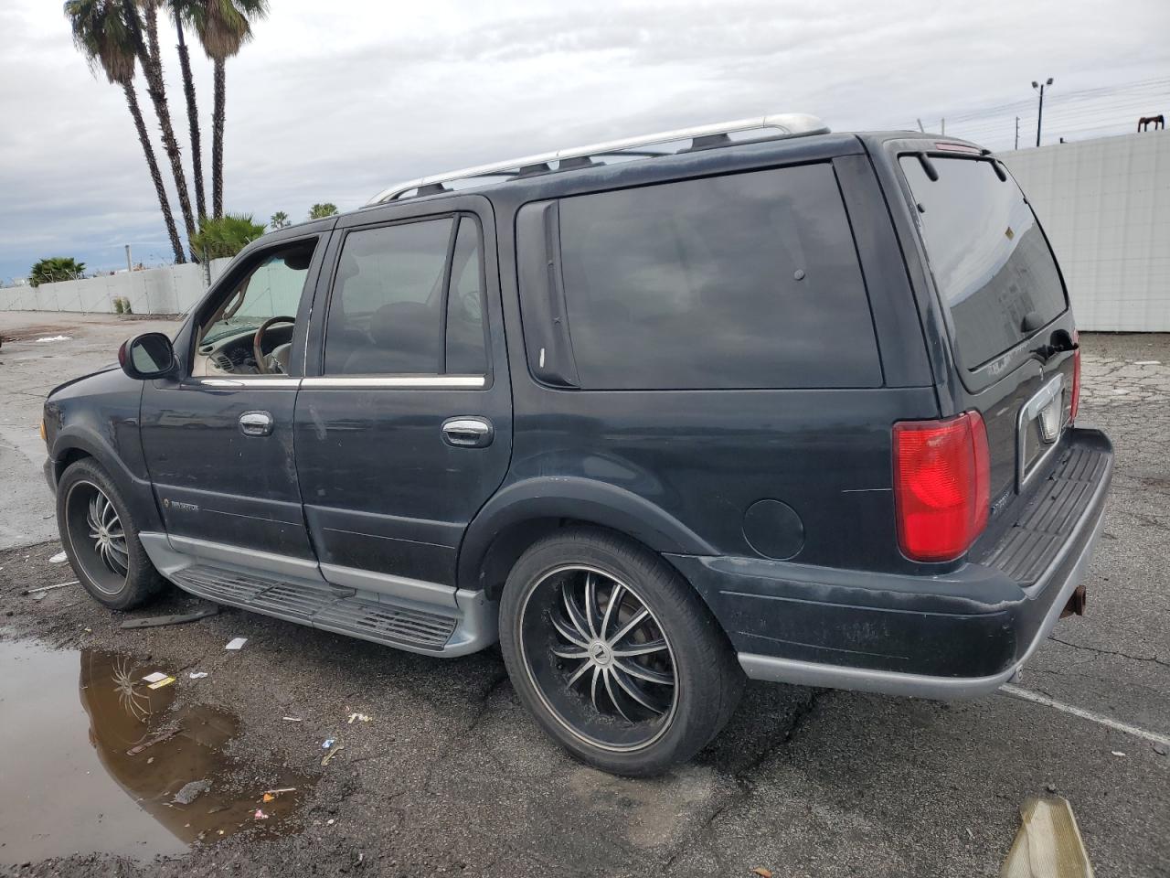 Photo 1 VIN: 5LMEU27A2YLJ40302 - LINCOLN NAVIGATOR 