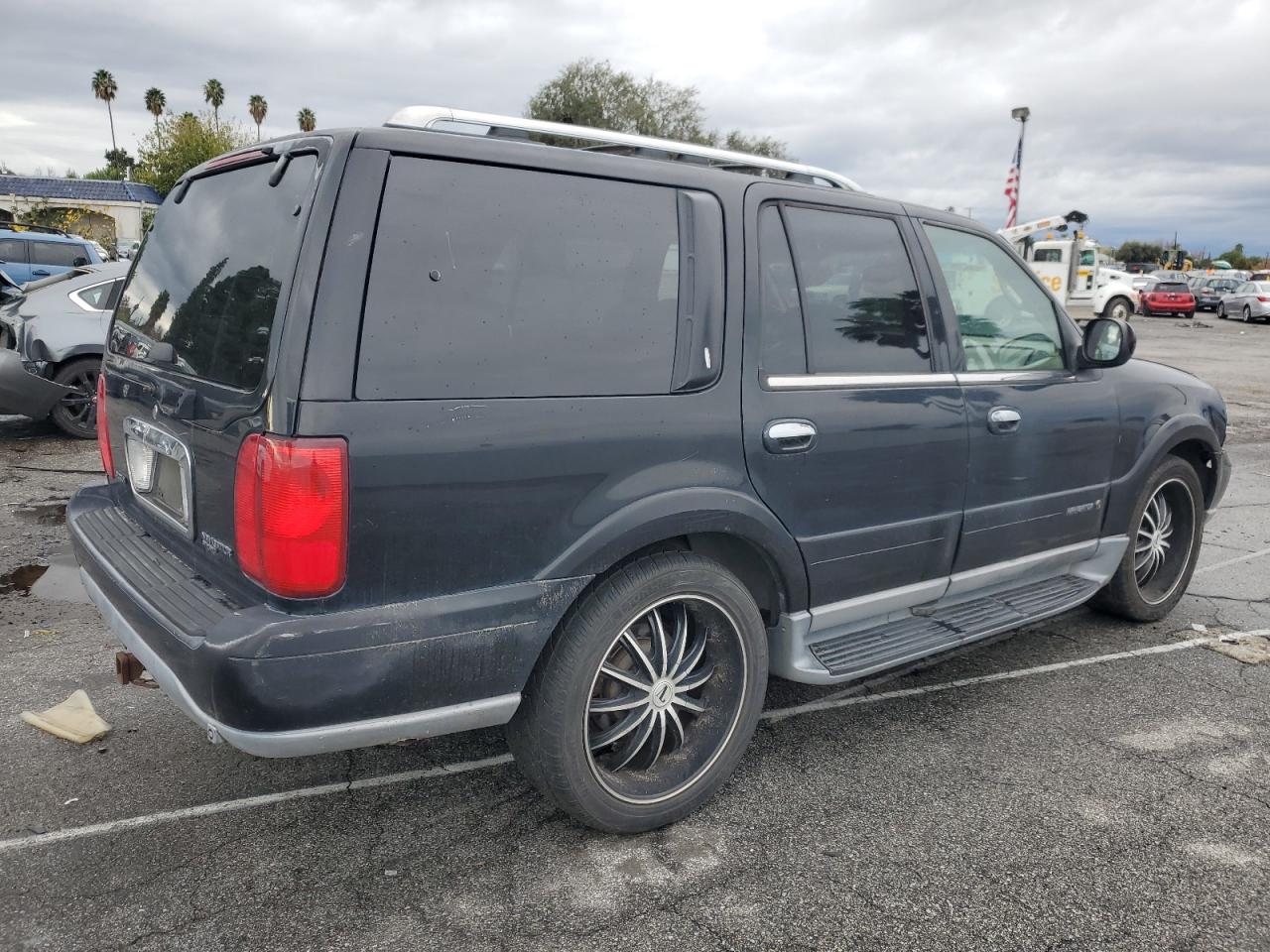 Photo 2 VIN: 5LMEU27A2YLJ40302 - LINCOLN NAVIGATOR 