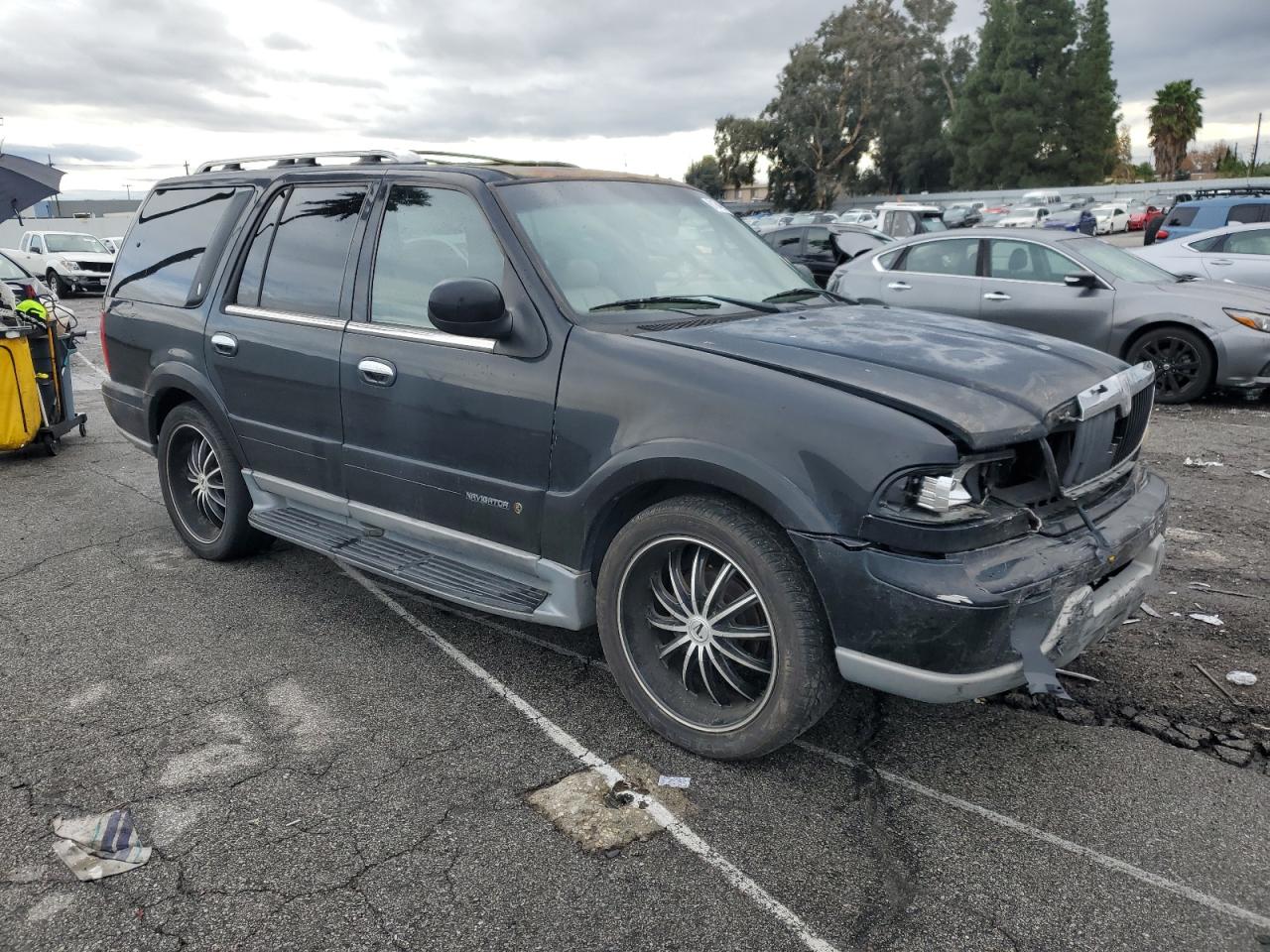 Photo 3 VIN: 5LMEU27A2YLJ40302 - LINCOLN NAVIGATOR 