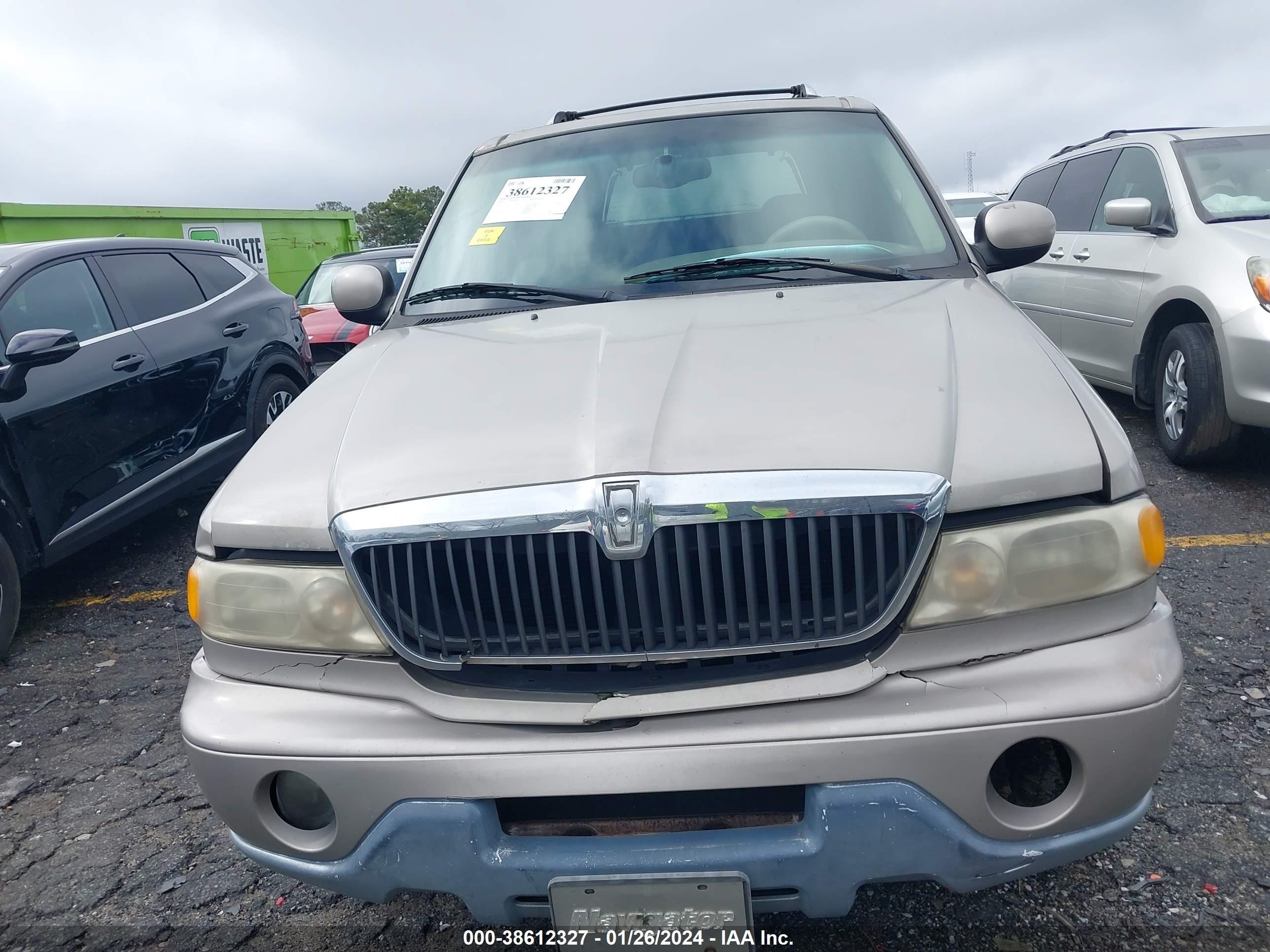 Photo 11 VIN: 5LMEU27A3YLJ27056 - LINCOLN NAVIGATOR 