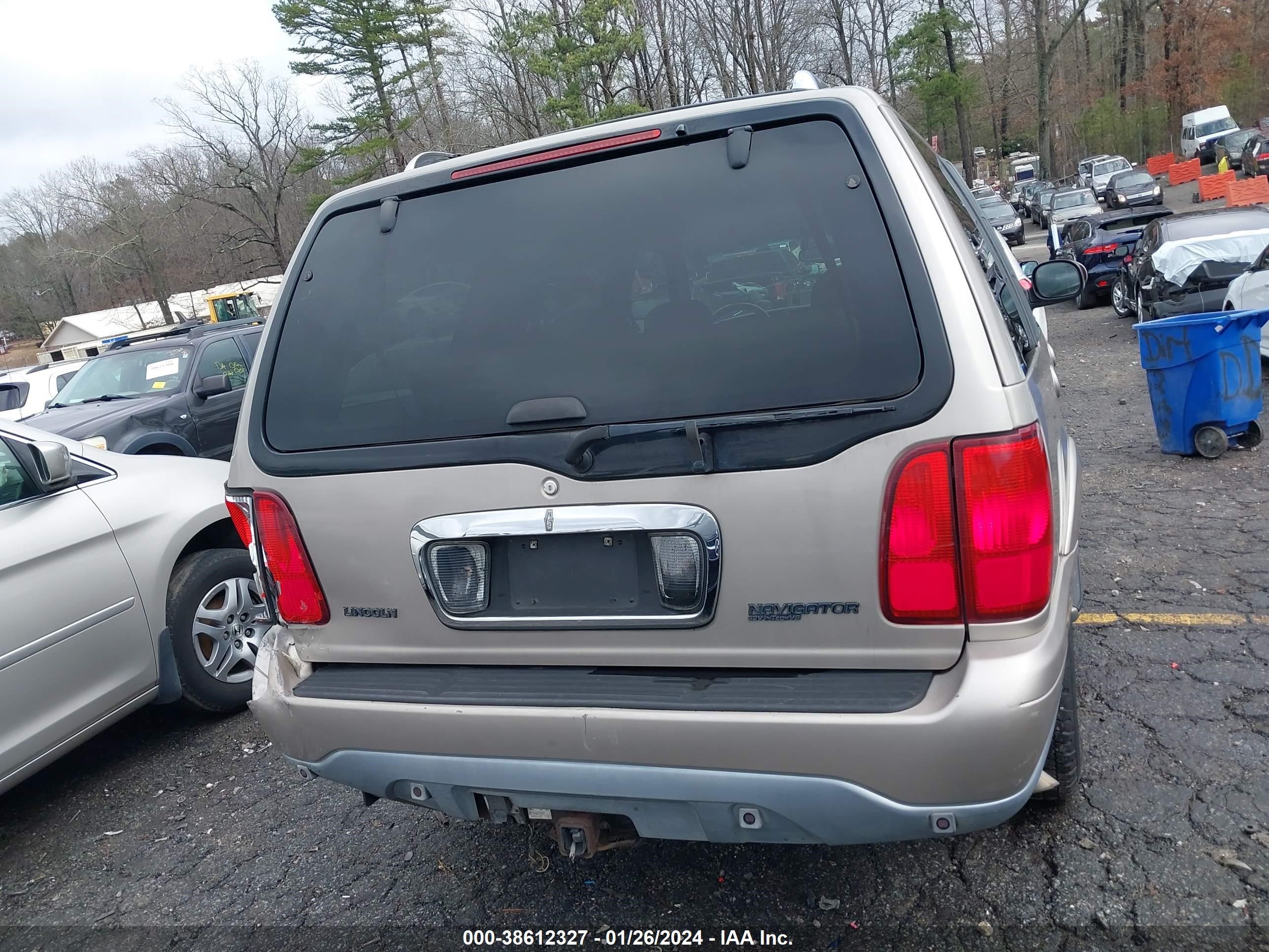 Photo 15 VIN: 5LMEU27A3YLJ27056 - LINCOLN NAVIGATOR 