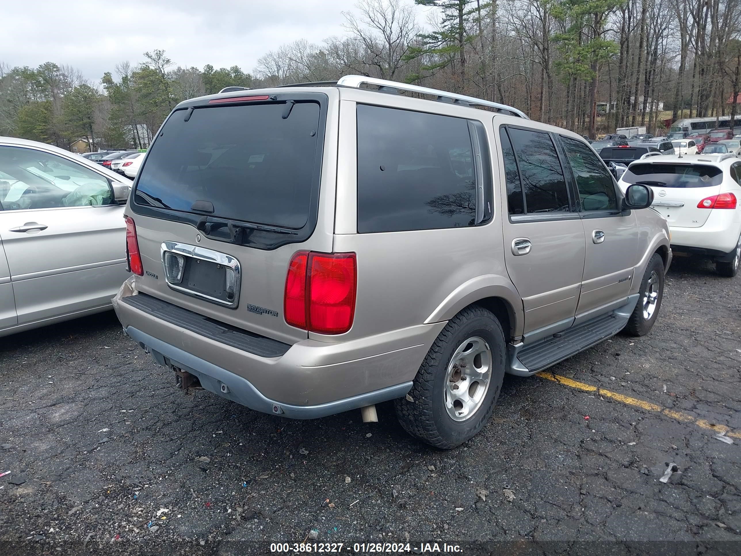 Photo 3 VIN: 5LMEU27A3YLJ27056 - LINCOLN NAVIGATOR 