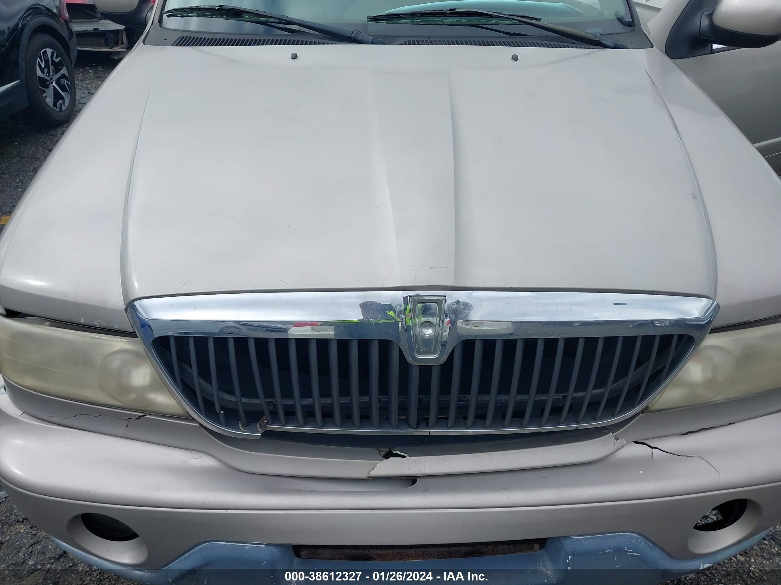 Photo 9 VIN: 5LMEU27A3YLJ27056 - LINCOLN NAVIGATOR 