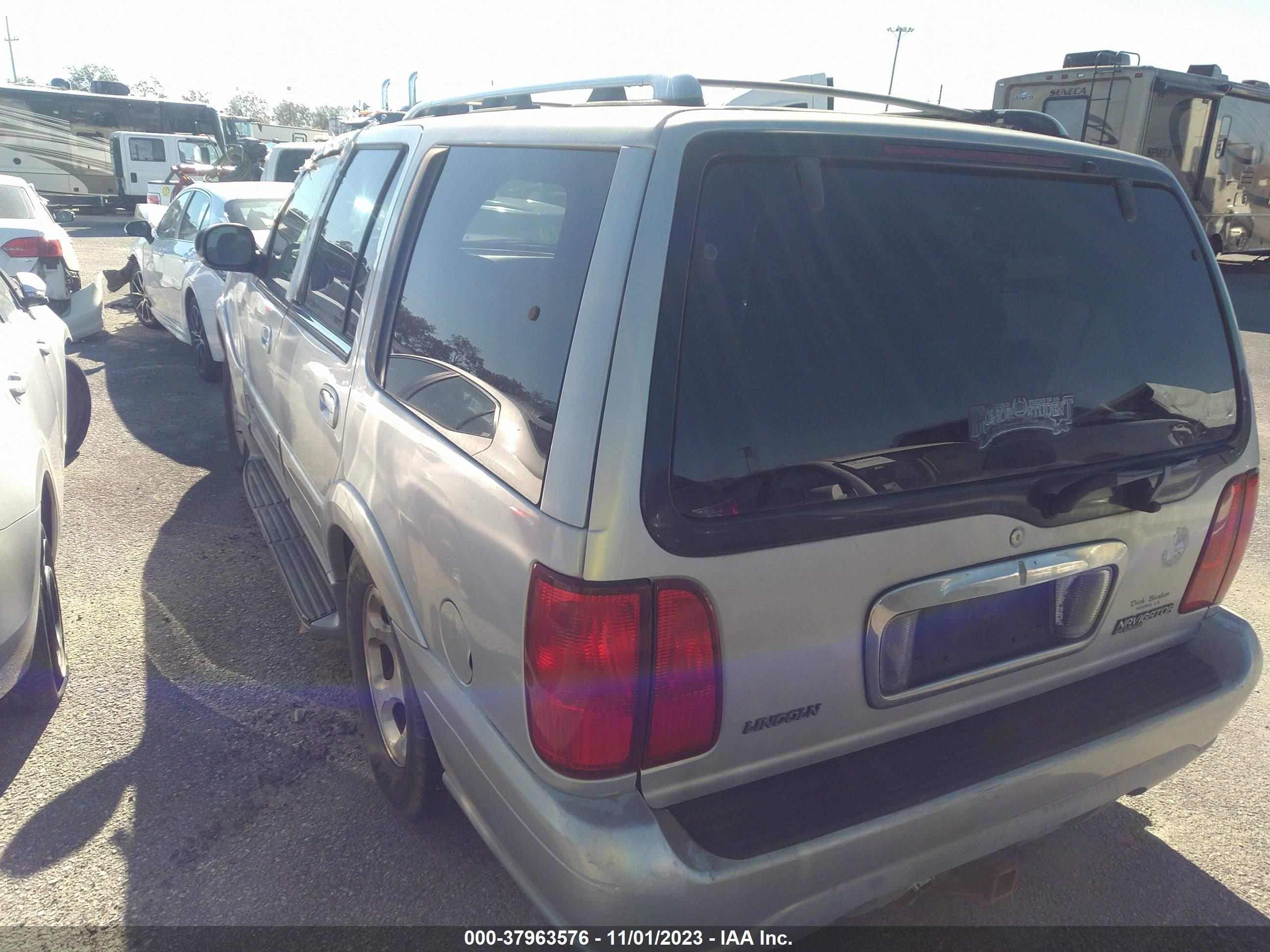 Photo 2 VIN: 5LMEU27A5YLJ30038 - LINCOLN NAVIGATOR 