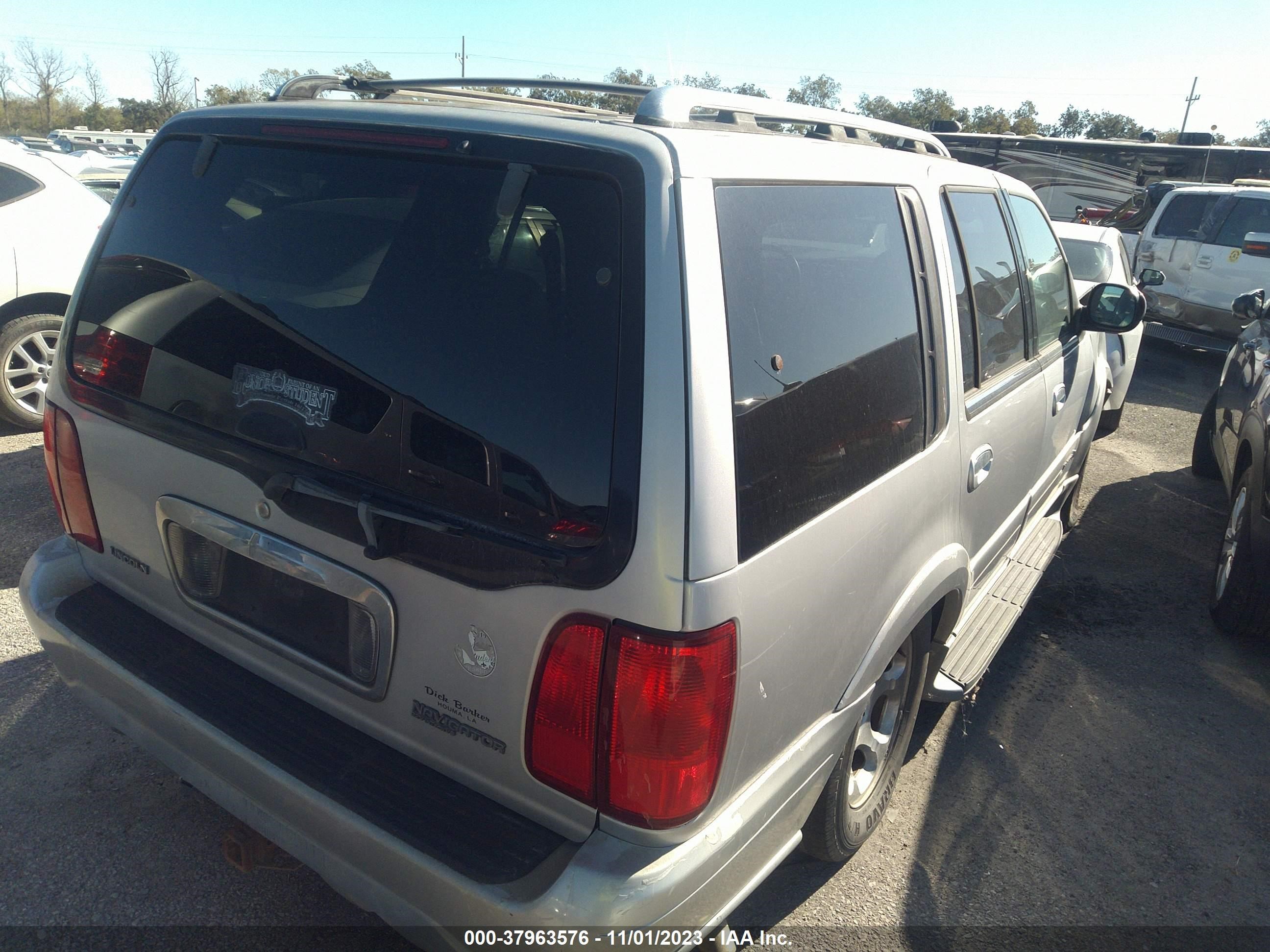 Photo 3 VIN: 5LMEU27A5YLJ30038 - LINCOLN NAVIGATOR 