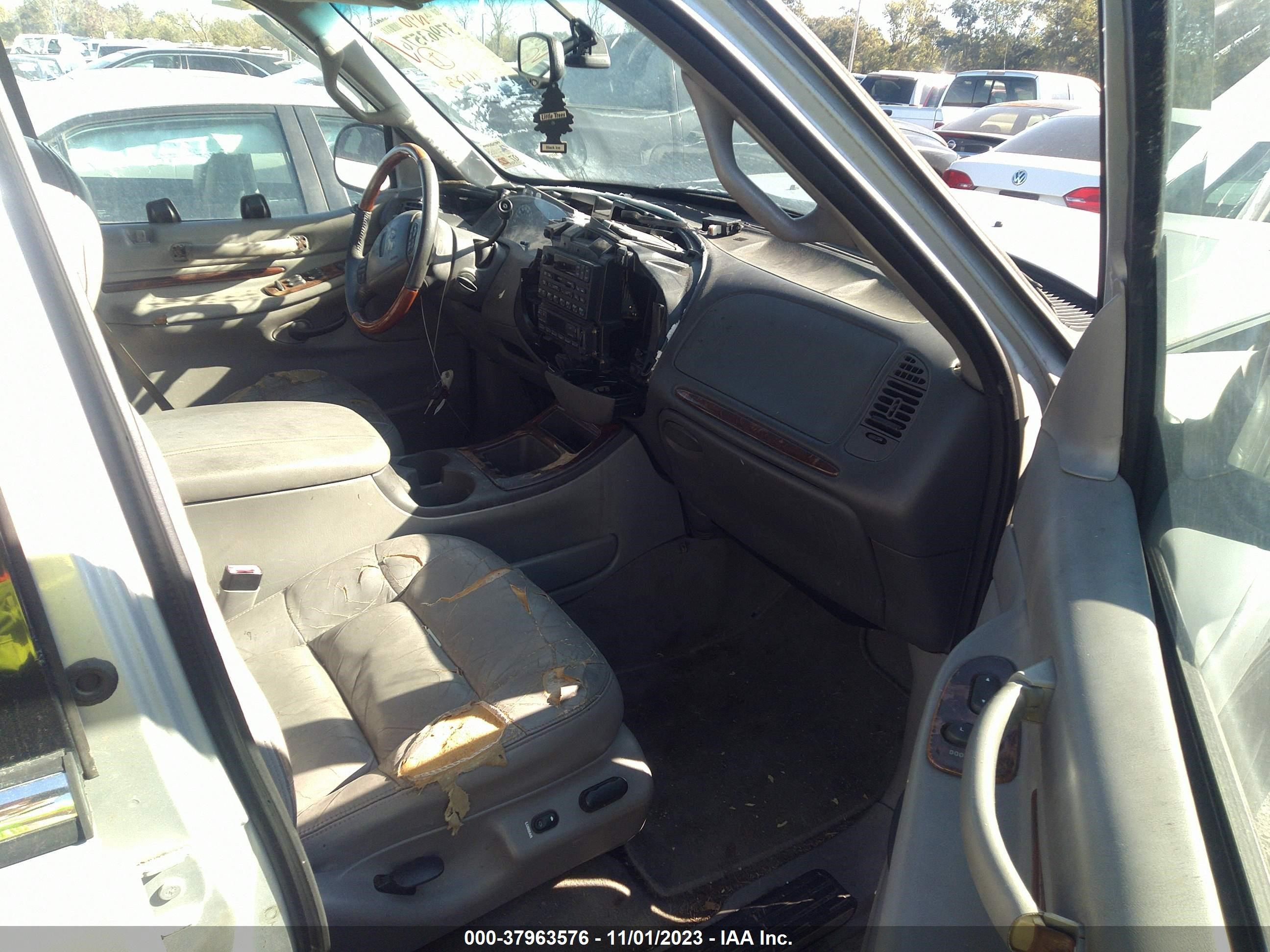 Photo 4 VIN: 5LMEU27A5YLJ30038 - LINCOLN NAVIGATOR 